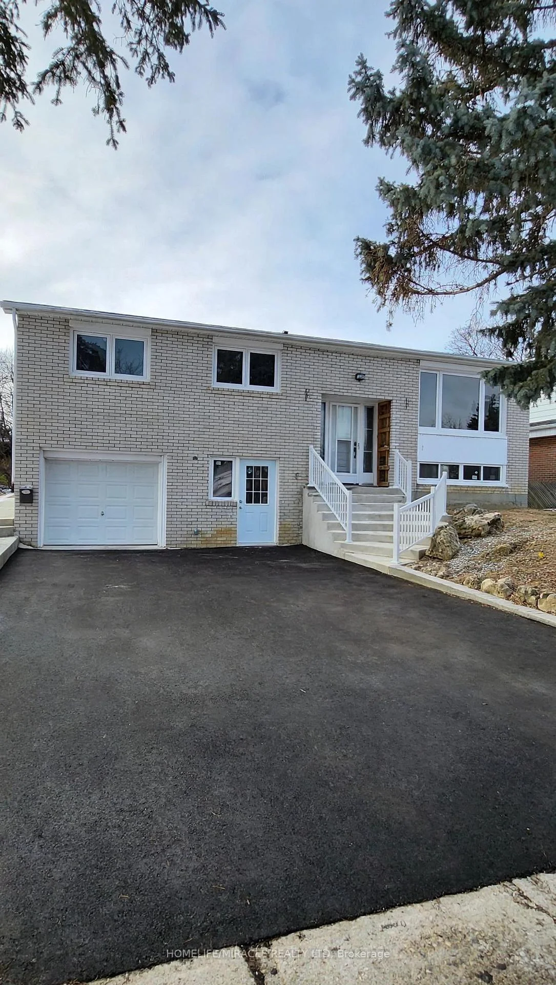 Front of Unit Main, 219 Mcmurchy Avenue