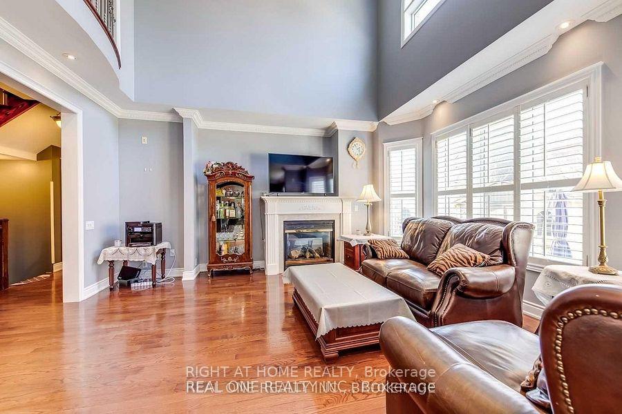 Photo 4 of 96 Spring Azure Crescent, Oakville, Bronte — HOMEH