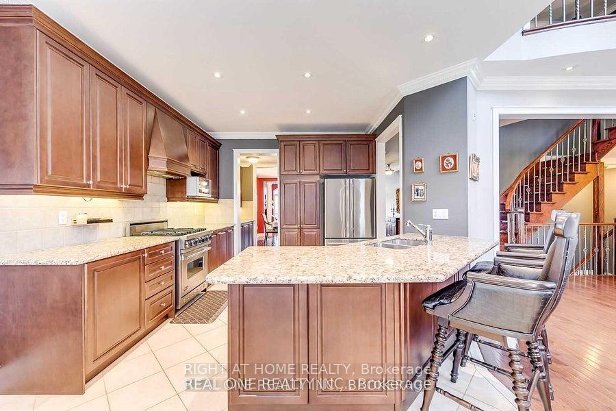 Photo 14 of 96 Spring Azure Crescent, Oakville, Bronte — HOMEH