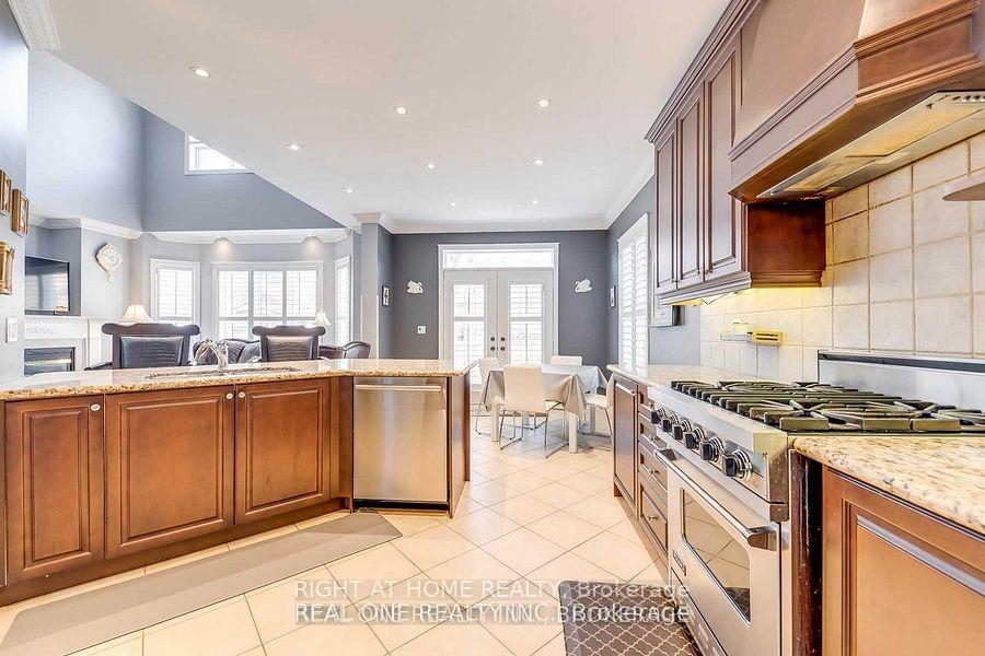 Photo 15 of 96 Spring Azure Crescent, Oakville, Bronte — HOMEH