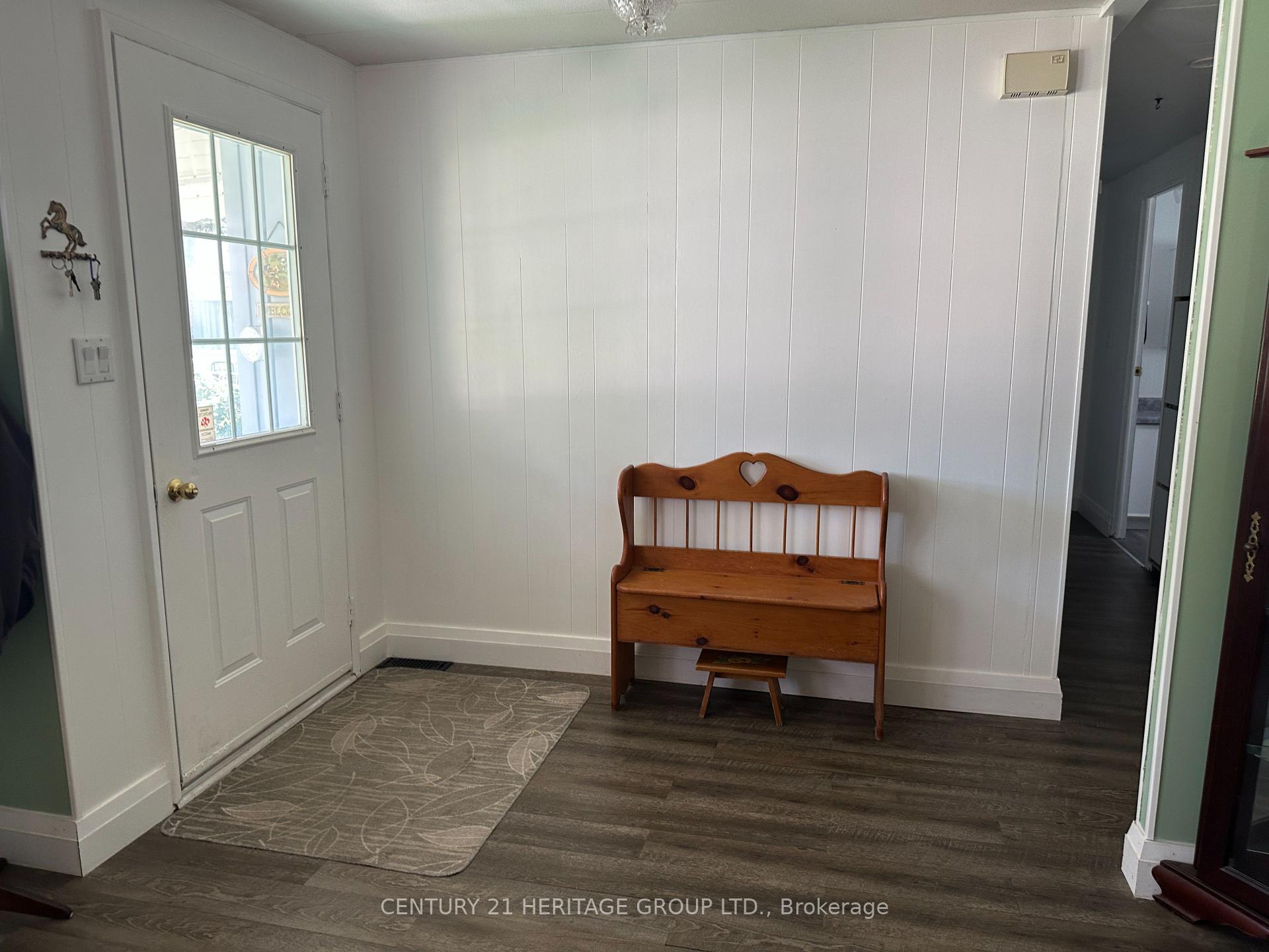 Photo 5 of 11 Maple Court, Innisfil, Rural Innisfil — HOMEH