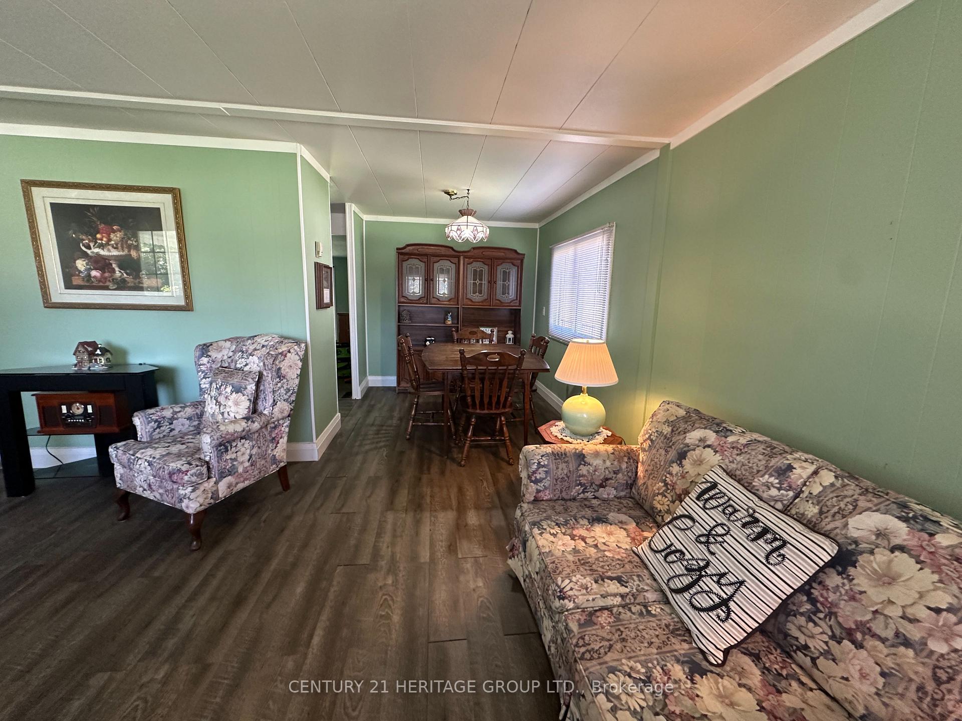 Photo 9 of 11 Maple Court, Innisfil, Rural Innisfil — HOMEH