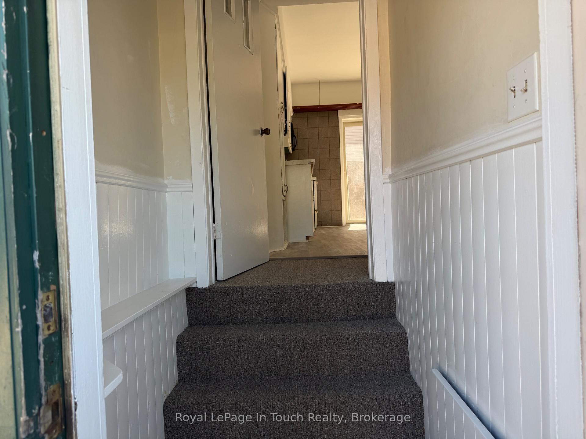 Photo 2 of 519 Yonge Street, Midland — HOMEH