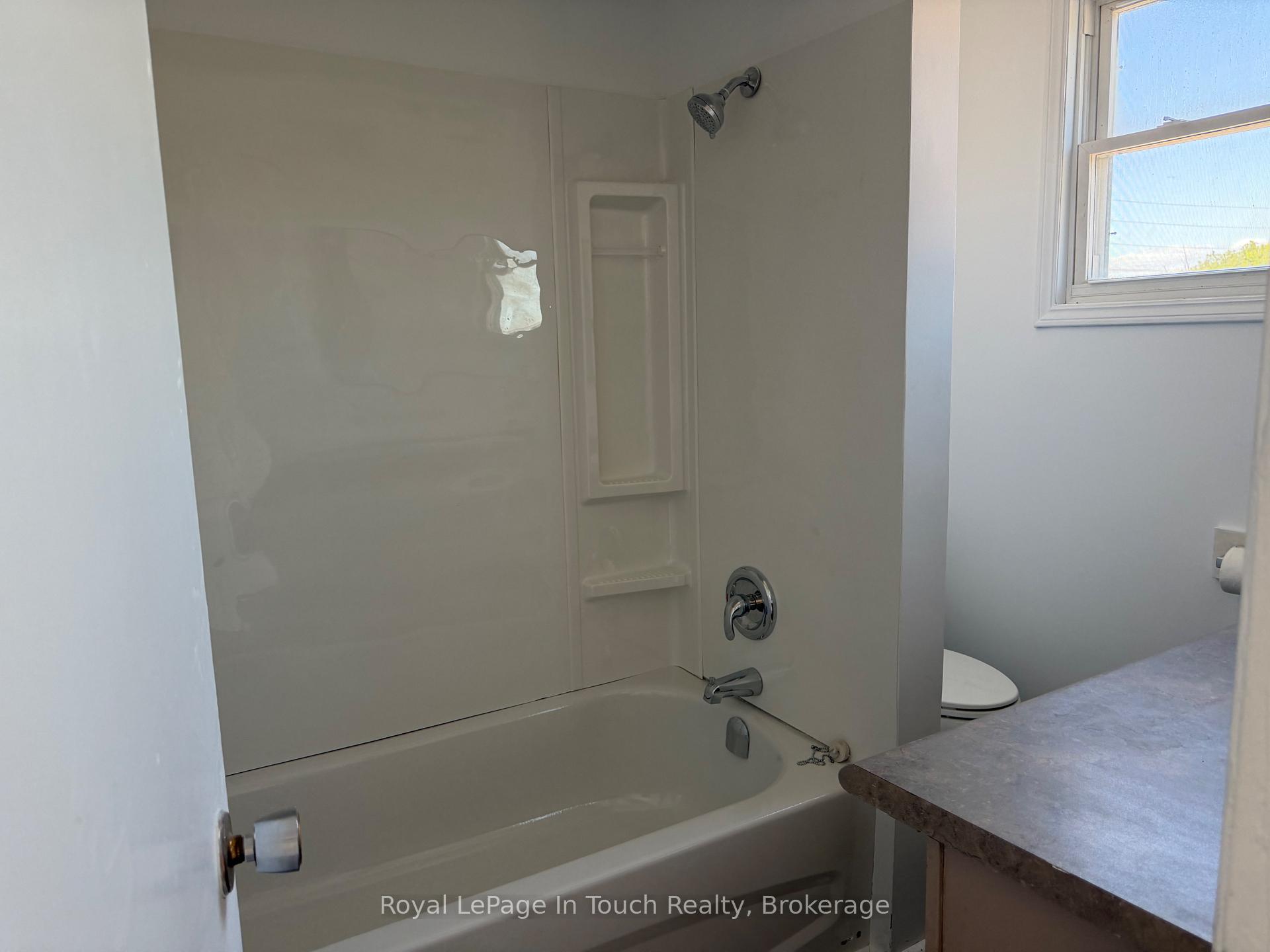 Photo 3 of 519 Yonge Street, Midland — HOMEH