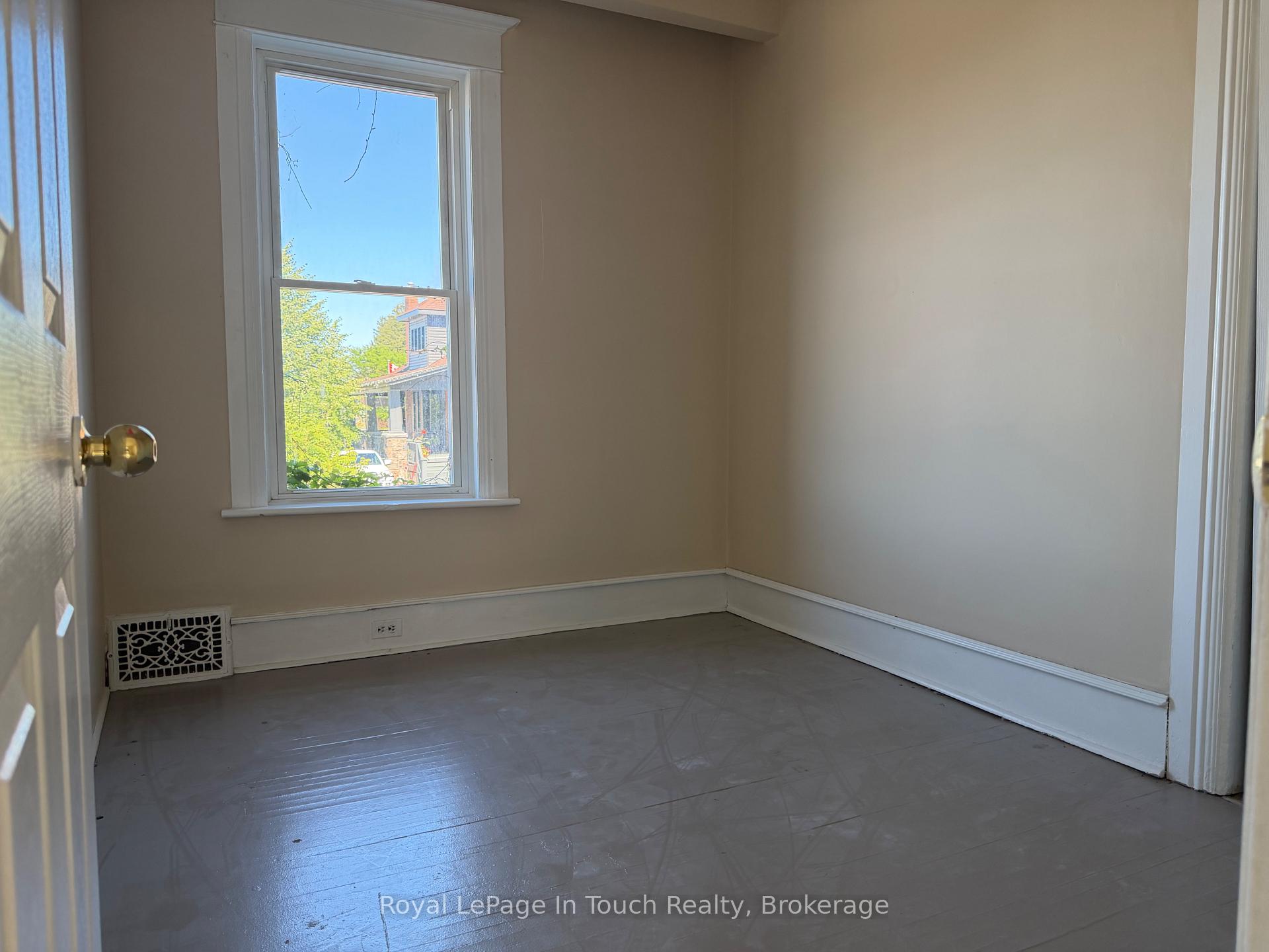 Photo 6 of 519 Yonge Street, Midland — HOMEH
