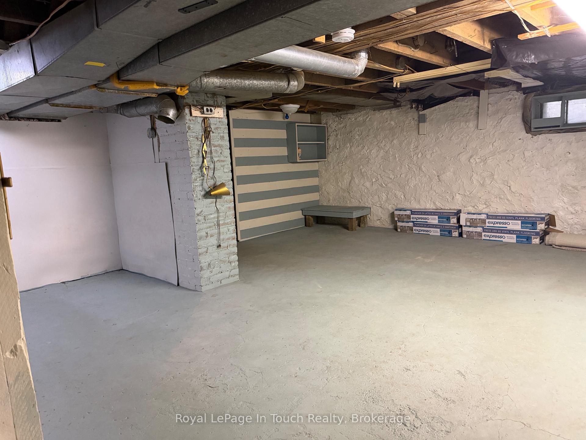 Photo 9 of 519 Yonge Street, Midland — HOMEH