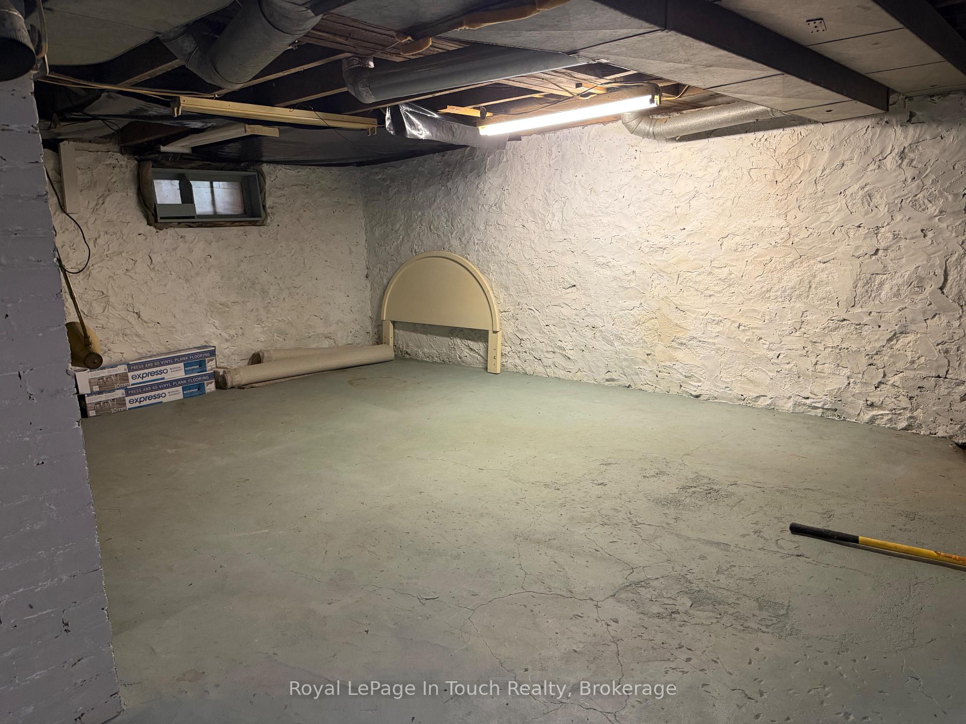 Photo 10 of 519 Yonge Street, Midland — HOMEH