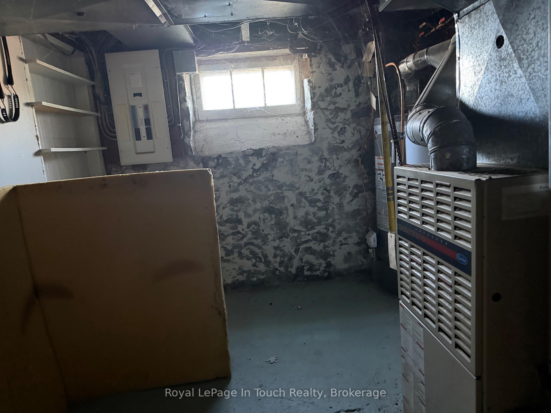 Photo 11 of 519 Yonge Street, Midland — HOMEH