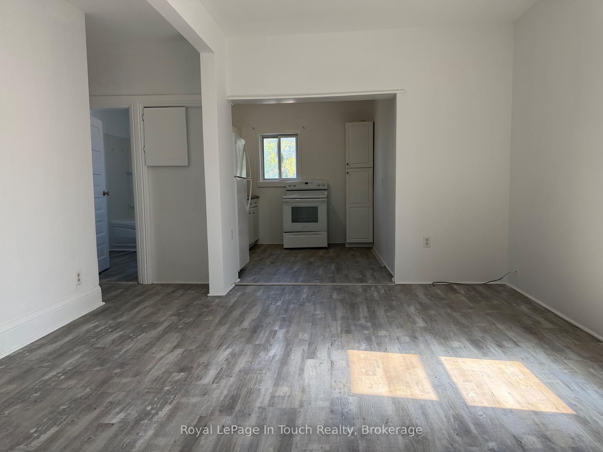 Photo 18 of 519 Yonge Street, Midland — HOMEH
