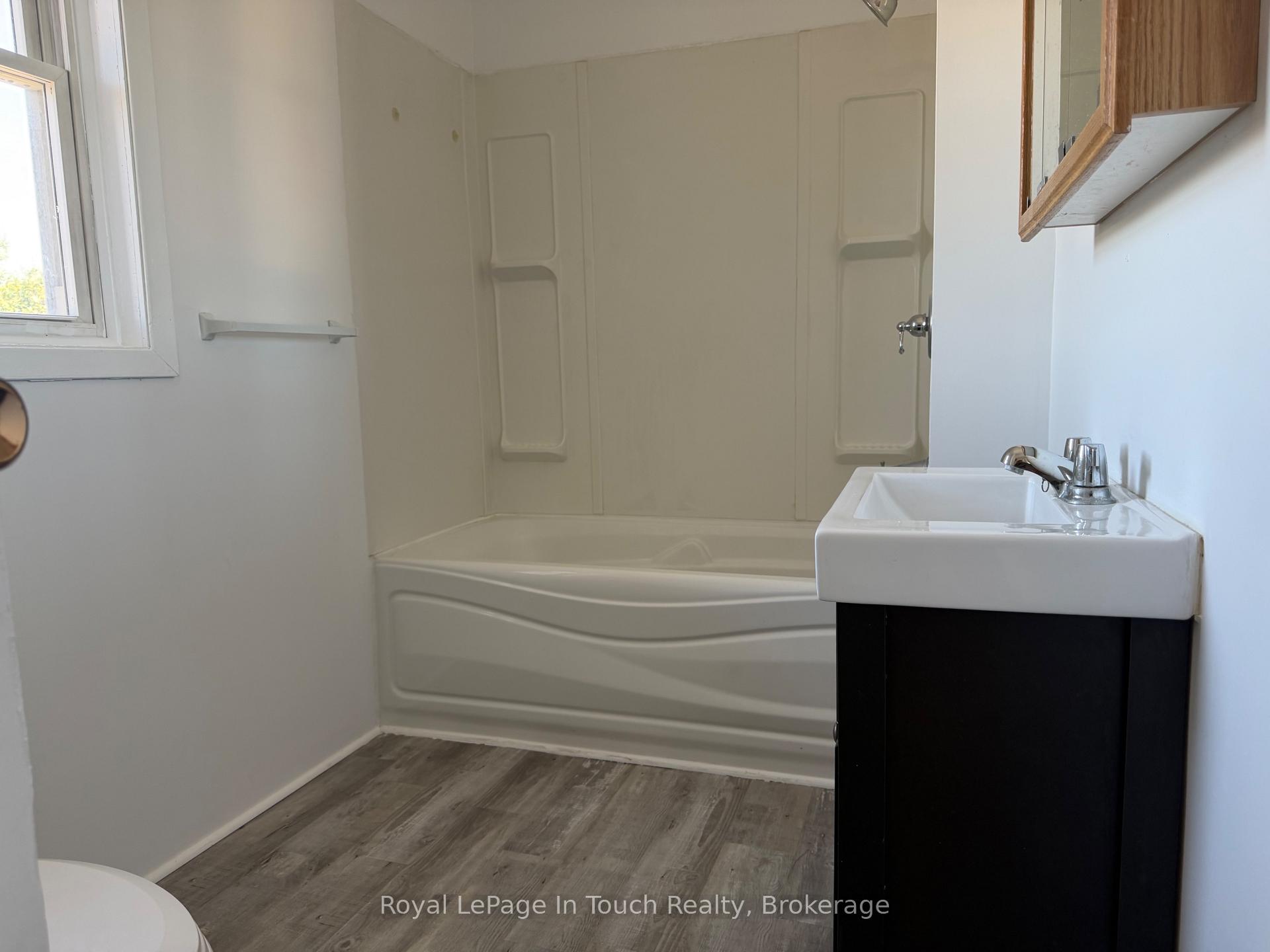 Photo 20 of 519 Yonge Street, Midland — HOMEH