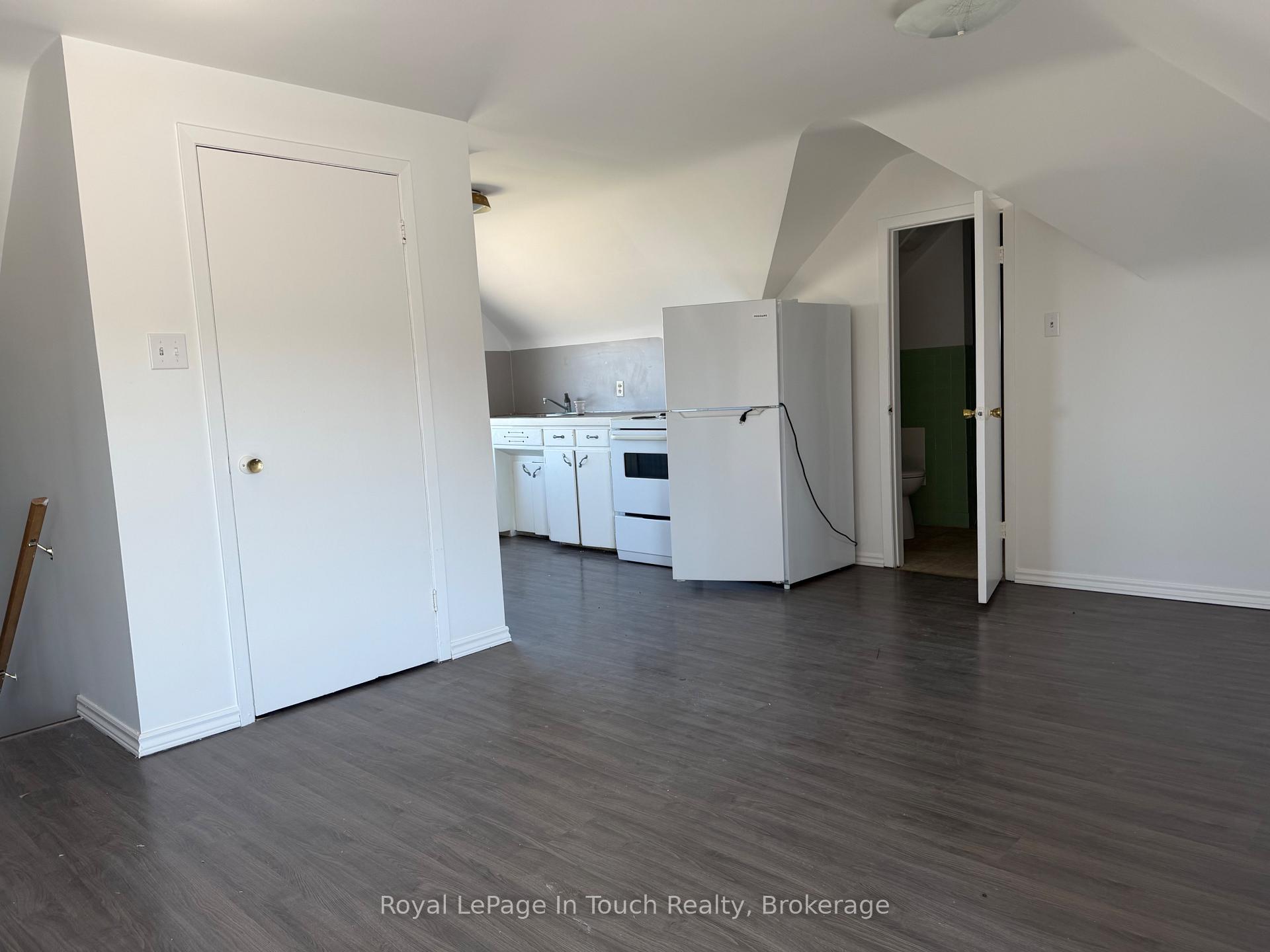 Photo 25 of 519 Yonge Street, Midland — HOMEH