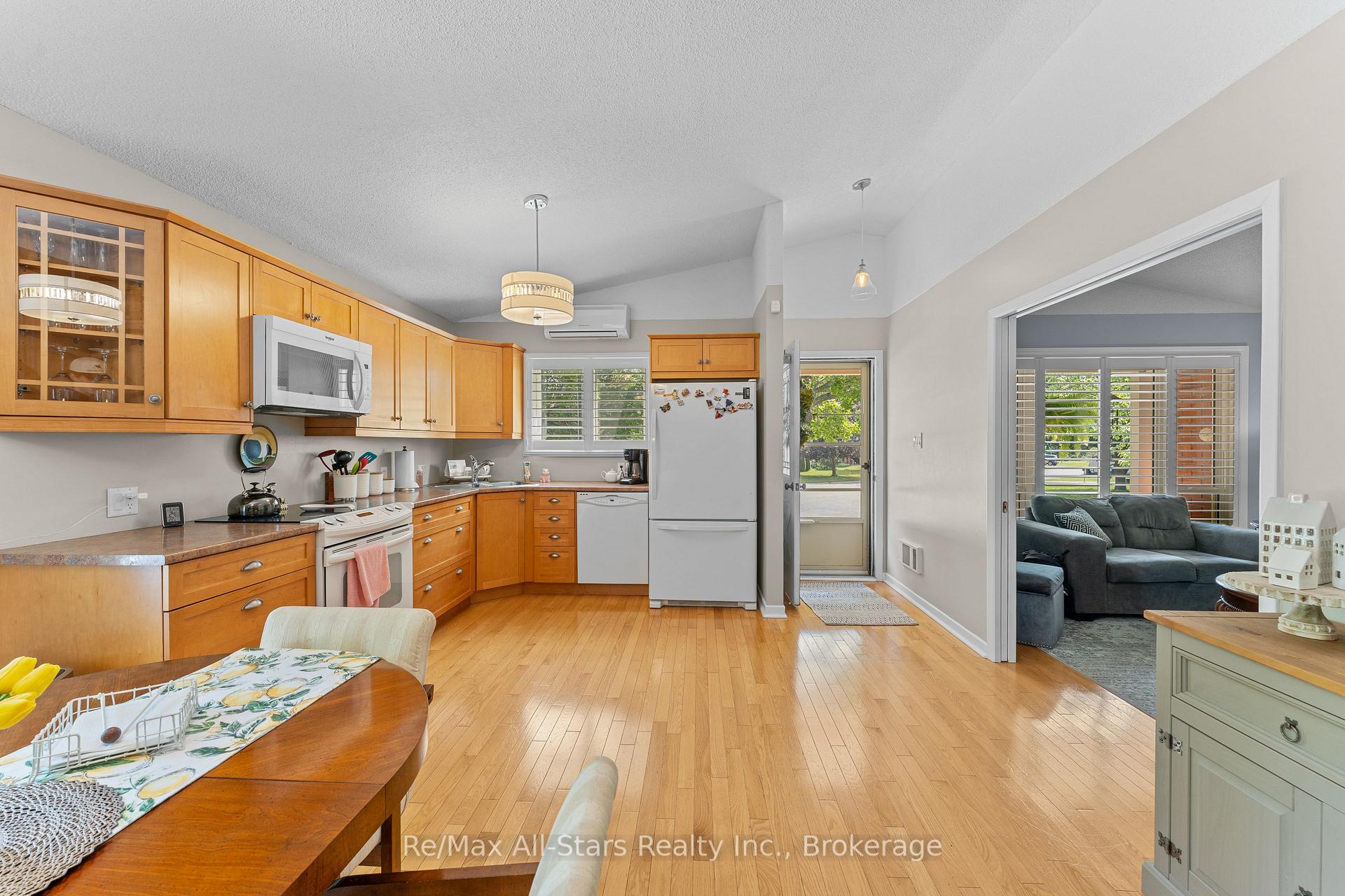 Photo 8 of 45 Janlisda Drive, Kawartha Lakes, Fenelon Falls — HOMEH