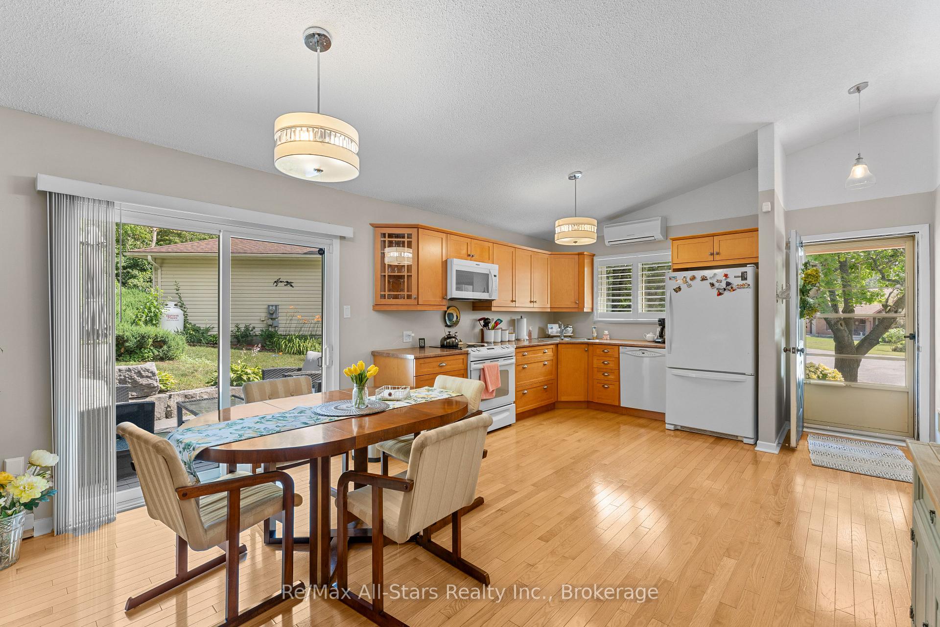 Photo 9 of 45 Janlisda Drive, Kawartha Lakes, Fenelon Falls — HOMEH