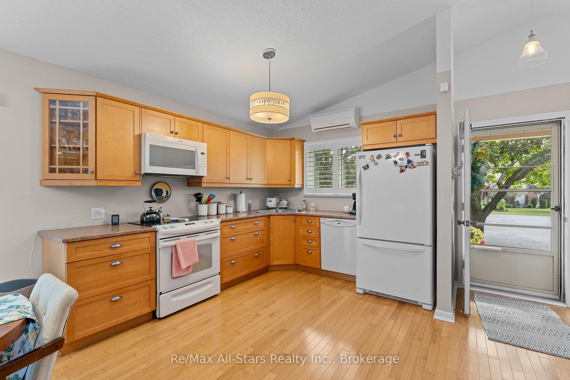 Photo 10 of 45 Janlisda Drive, Kawartha Lakes, Fenelon Falls — HOMEH