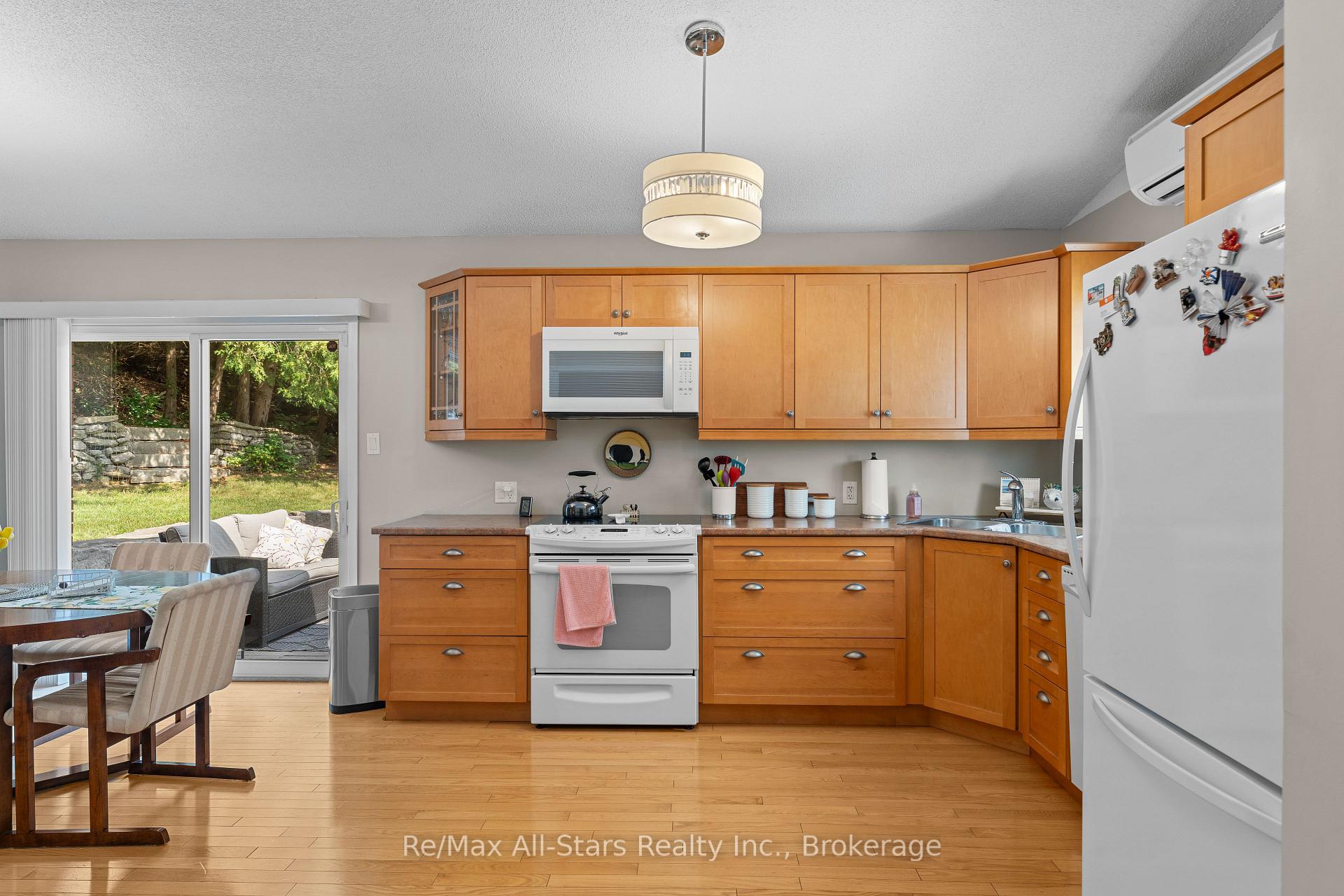 Photo 11 of 45 Janlisda Drive, Kawartha Lakes, Fenelon Falls — HOMEH