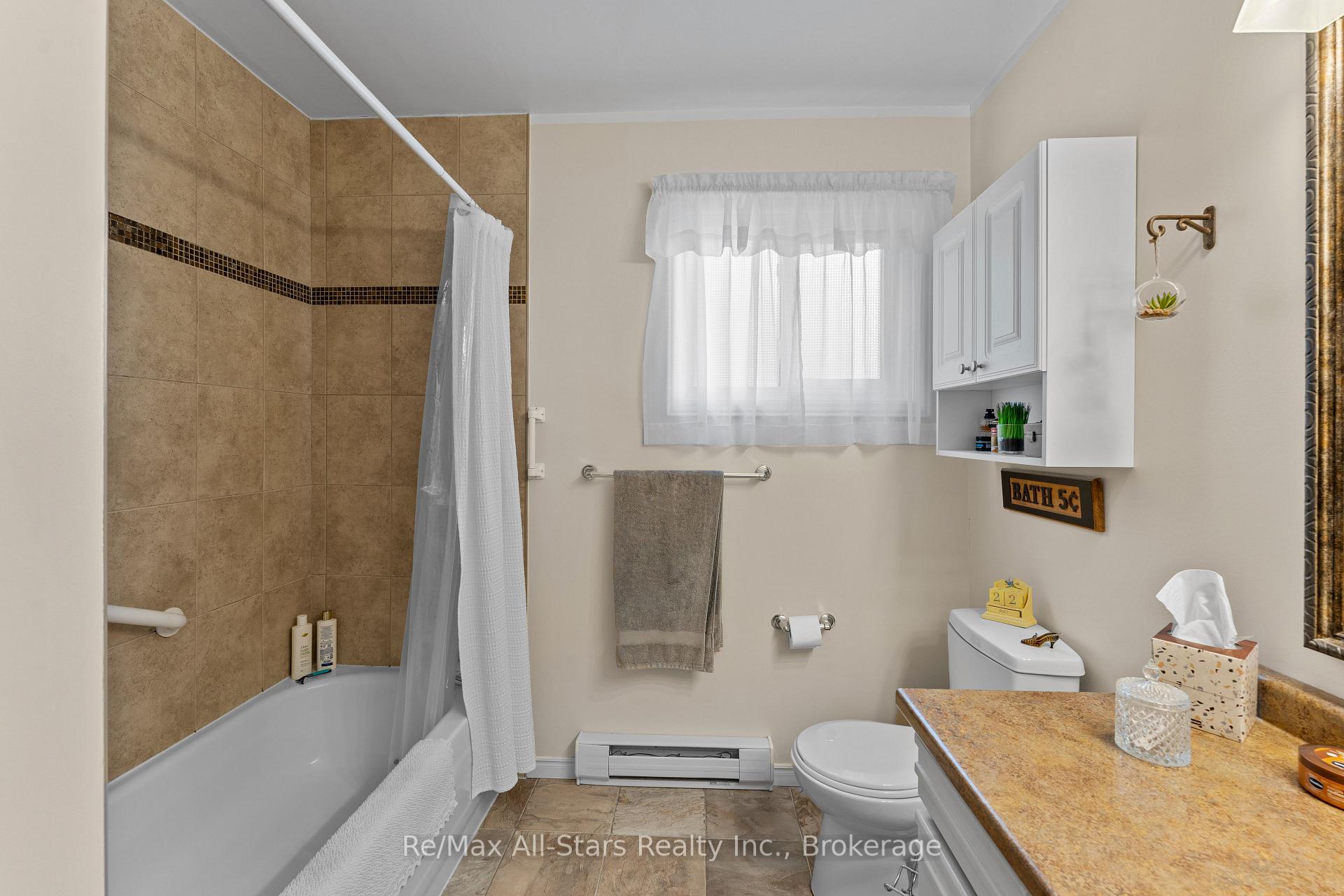 Photo 22 of 45 Janlisda Drive, Kawartha Lakes, Fenelon Falls — HOMEH