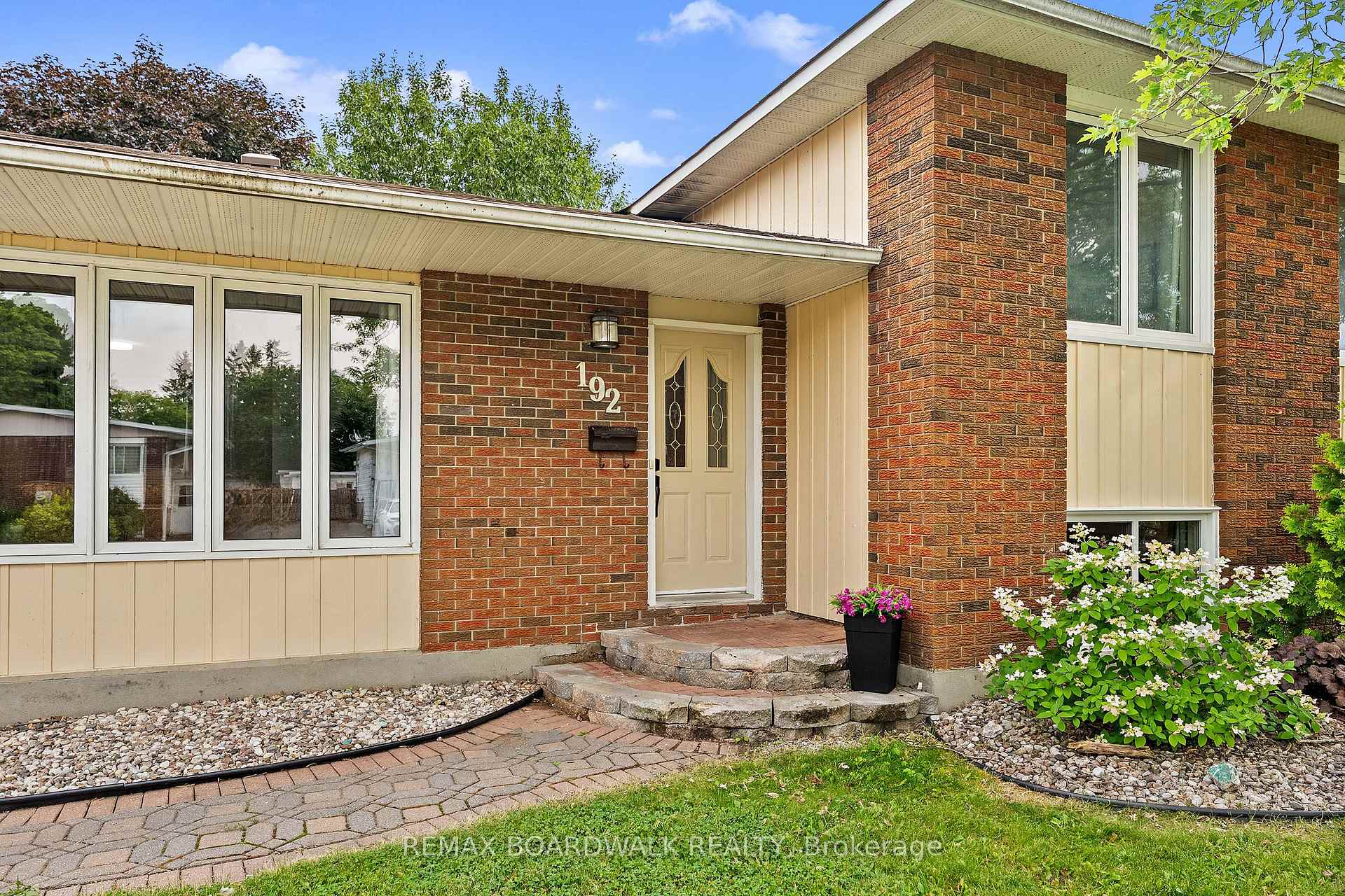 Photo 2 of 192 Allan Drive, Arnprior, Arnprior — HOMEH