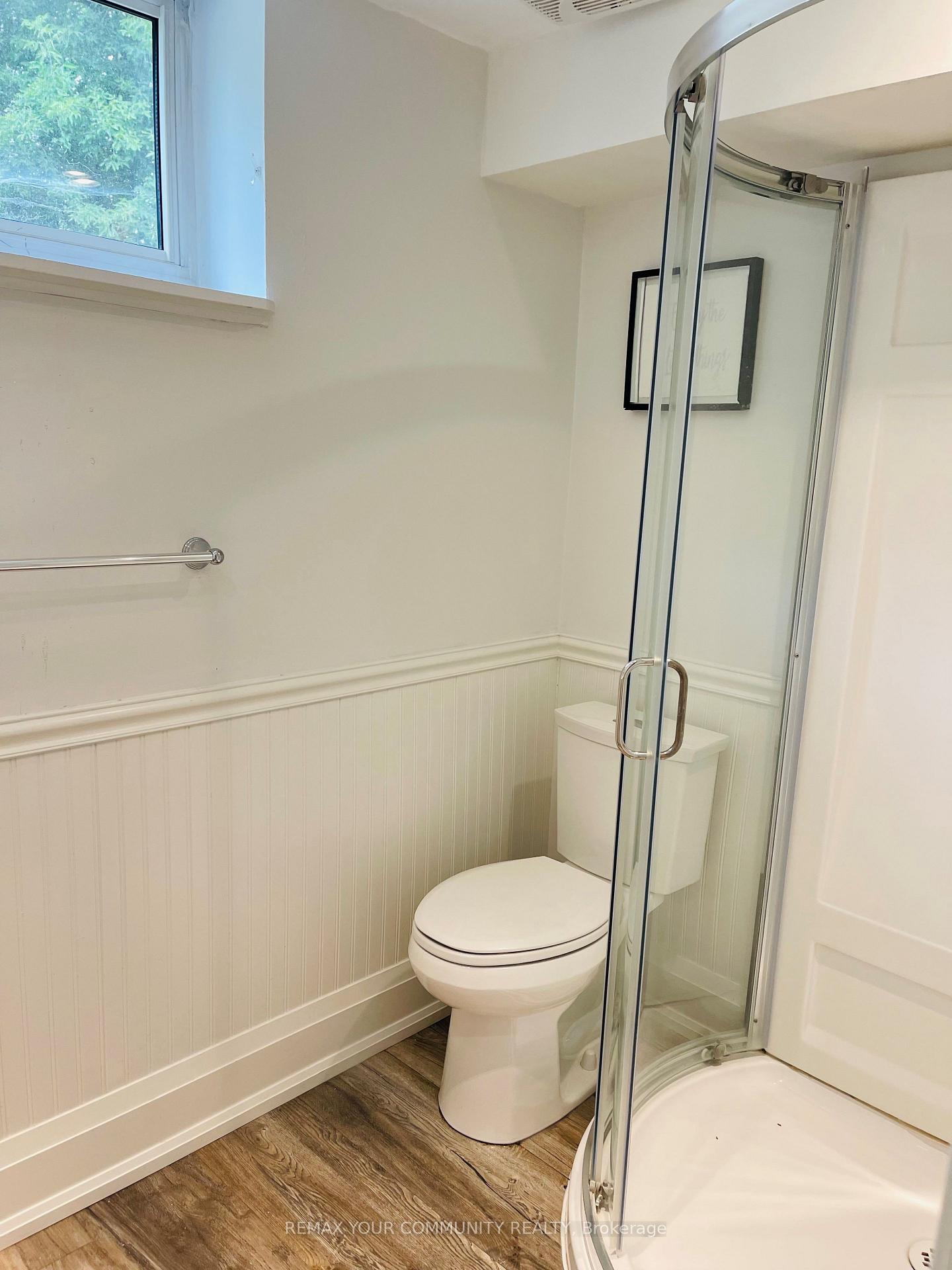 Photo 4 of 32 Kitimat Crescent, Aurora, Aurora Heights — HOMEH