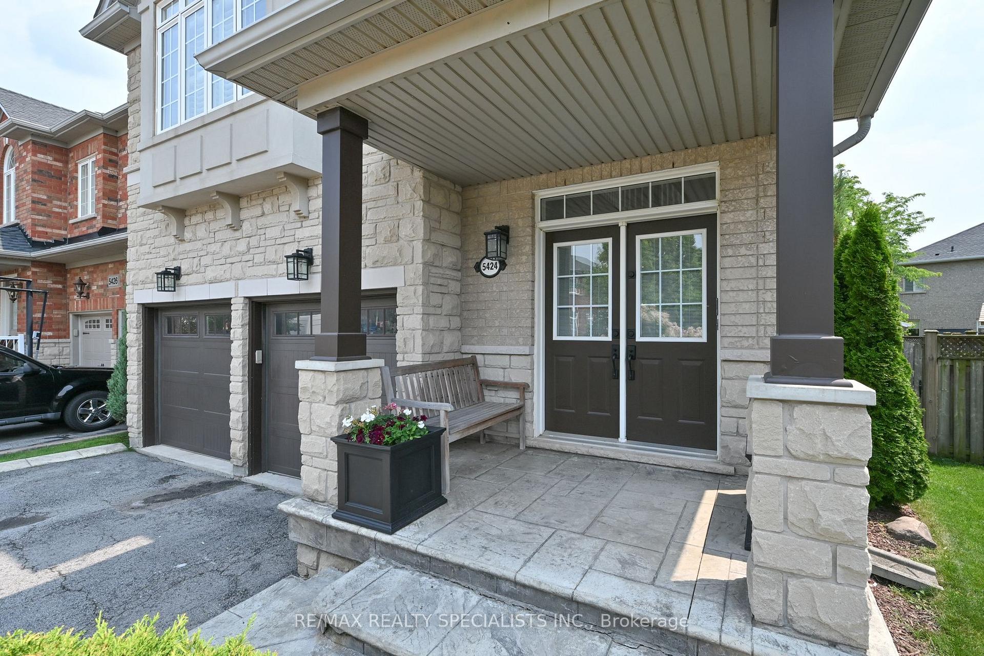 Photo 2 of 5424 Greer Drive, Burlington, Orchard — HOMEH