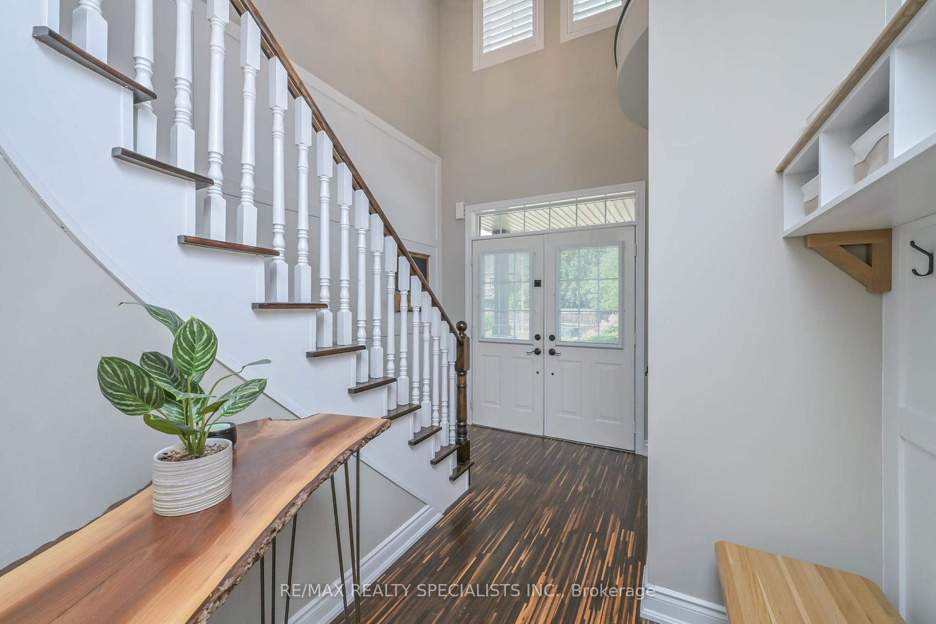 Photo 3 of 5424 Greer Drive, Burlington, Orchard — HOMEH