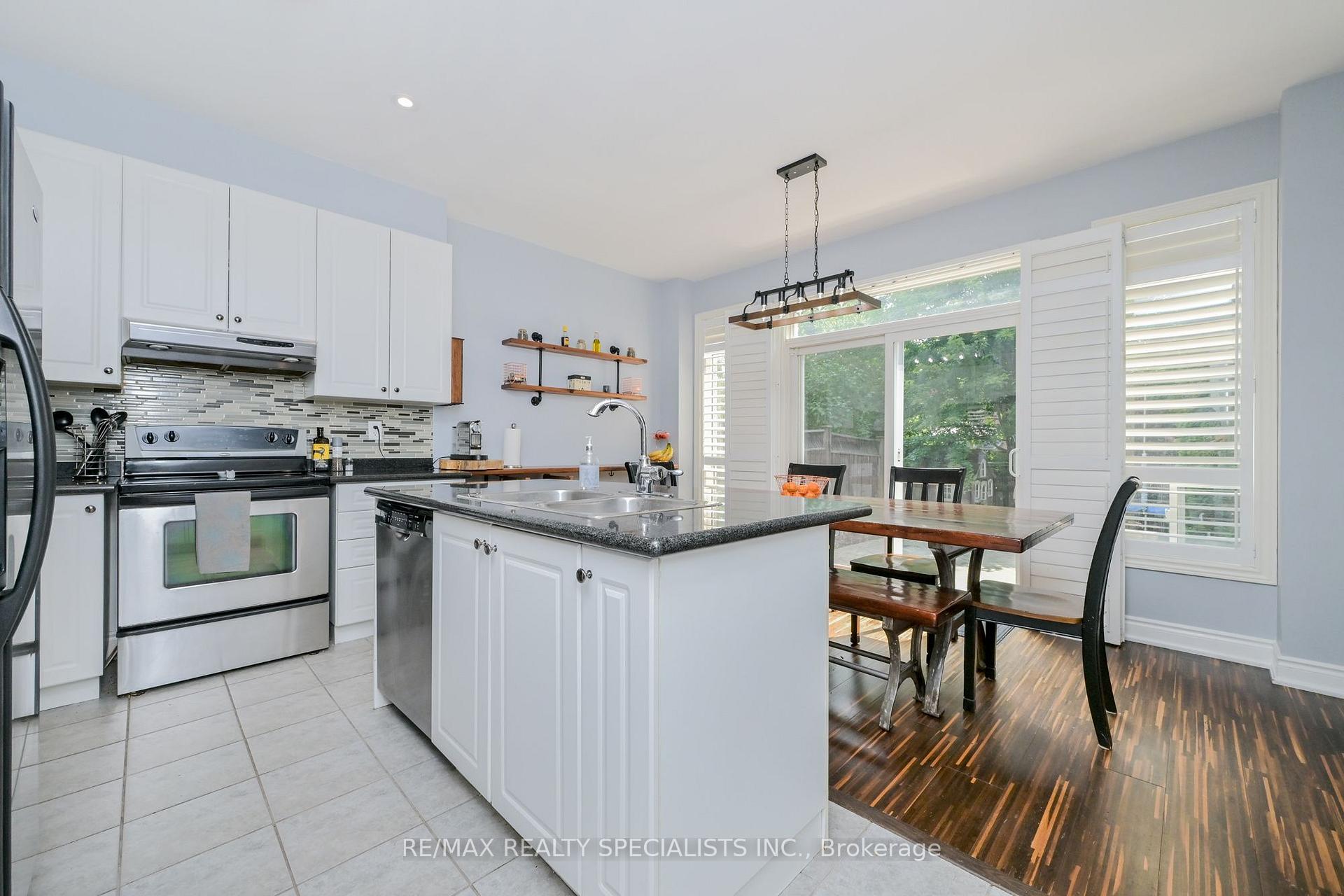 Photo 4 of 5424 Greer Drive, Burlington, Orchard — HOMEH