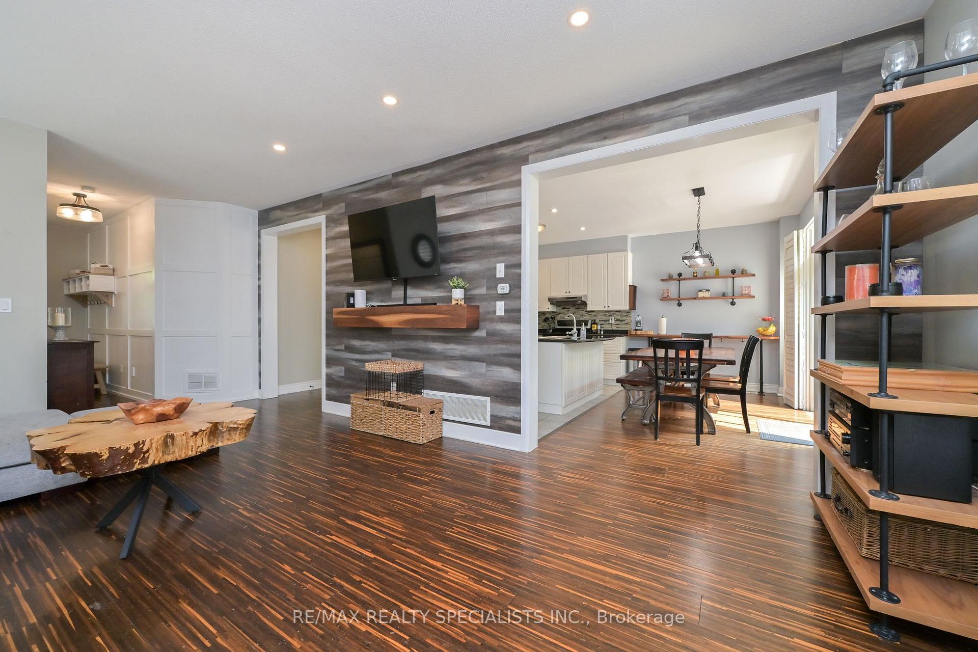 Photo 10 of 5424 Greer Drive, Burlington, Orchard — HOMEH