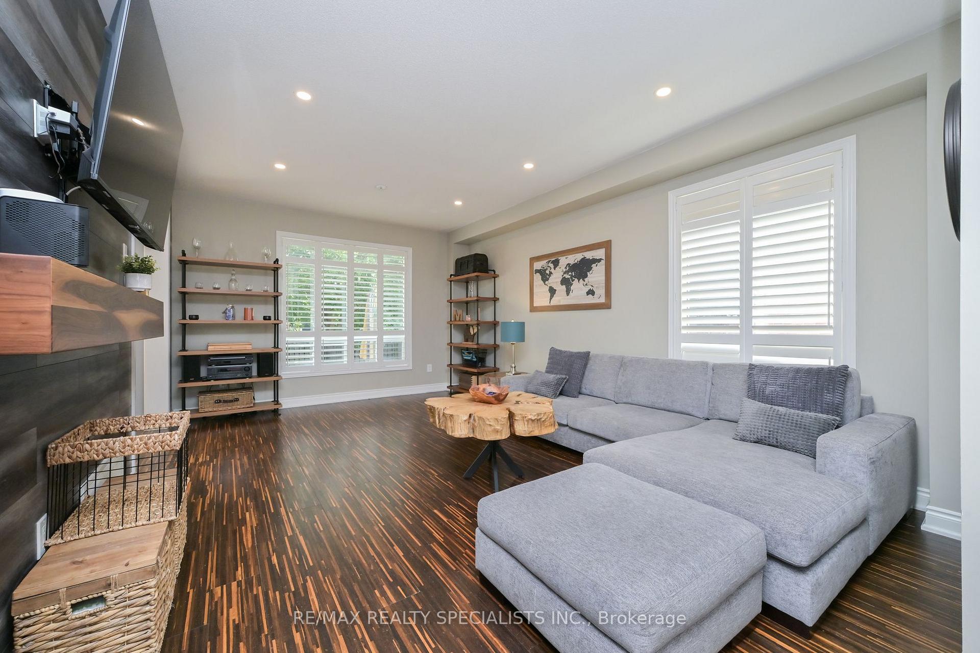 Photo 11 of 5424 Greer Drive, Burlington, Orchard — HOMEH
