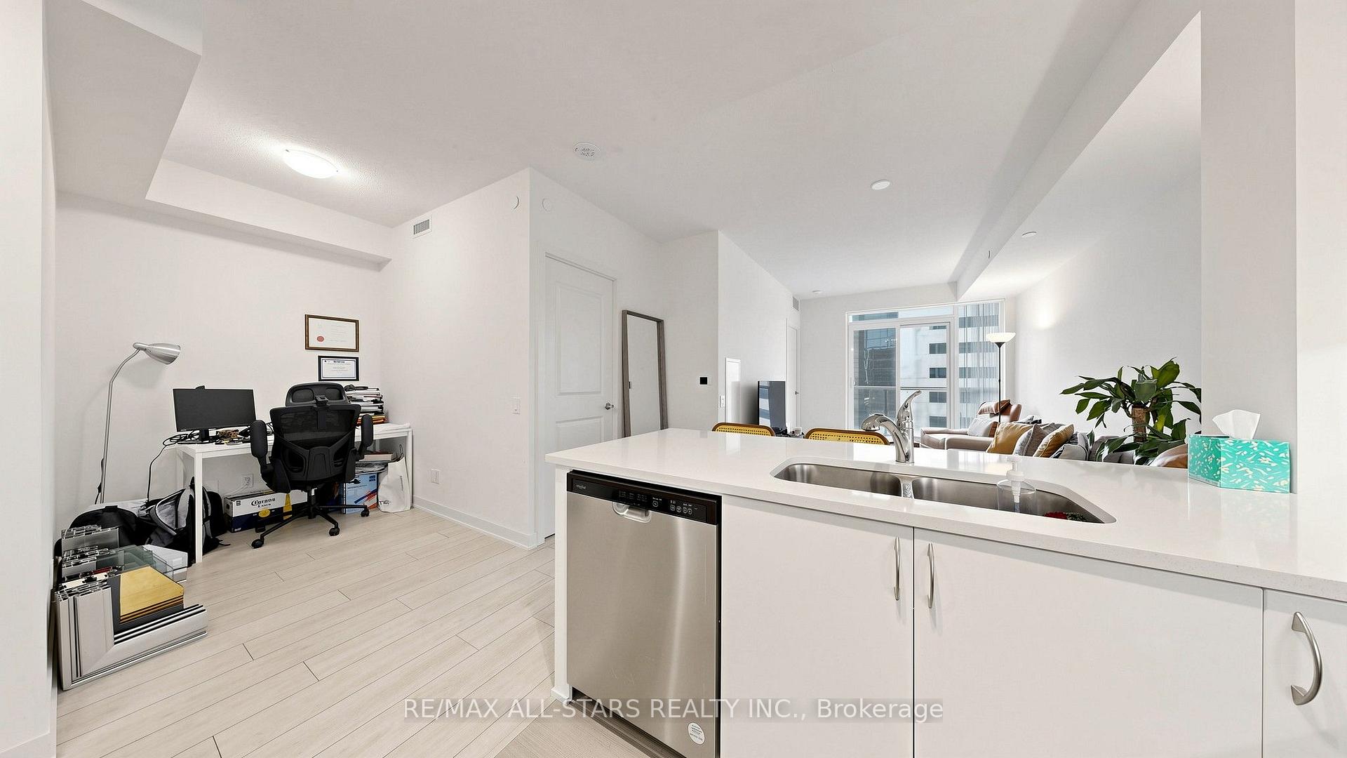 Photo 17 of Unit 1609, 4955 Yonge Street, North York, Willowdale East — HOMEH
