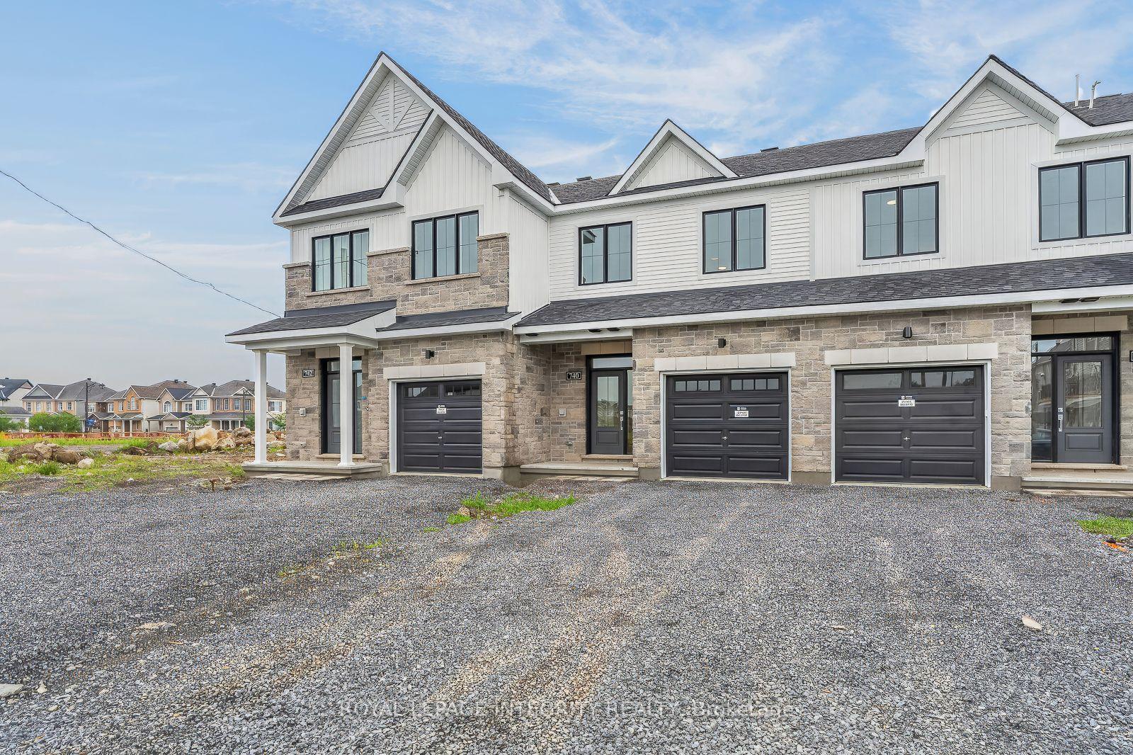 Photo 2 of 740 Tadpole Crescent, Ottawa, Barrhaven - Half Moon Bay — HOMEH