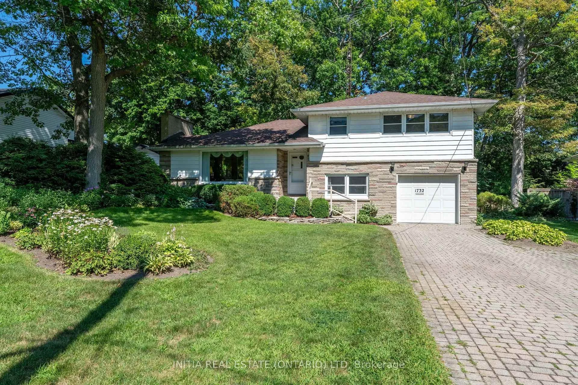 Photo 2 of 1732 Rutherglen Close, Sarnia — HOMEH