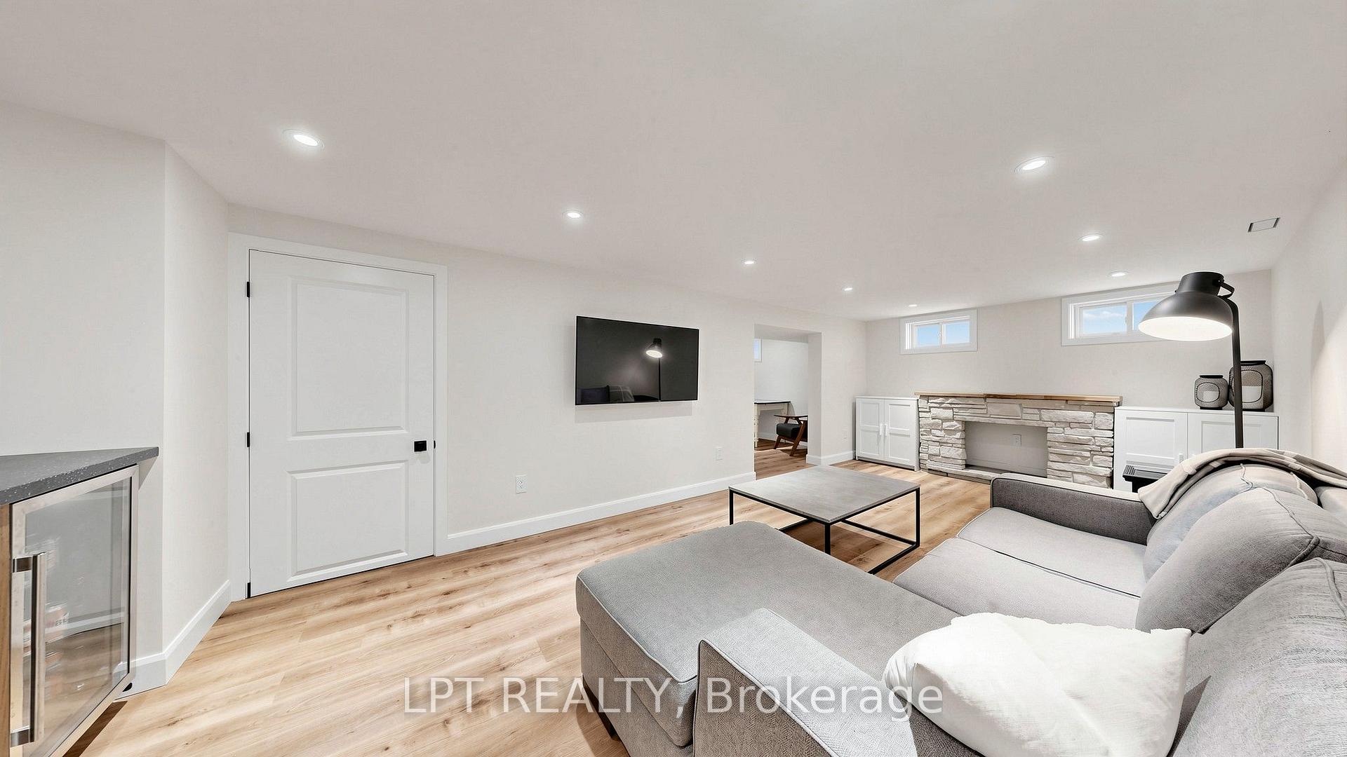 Photo 44 of 70 Roberts Crescent, Brampton, Brampton East — HOMEH
