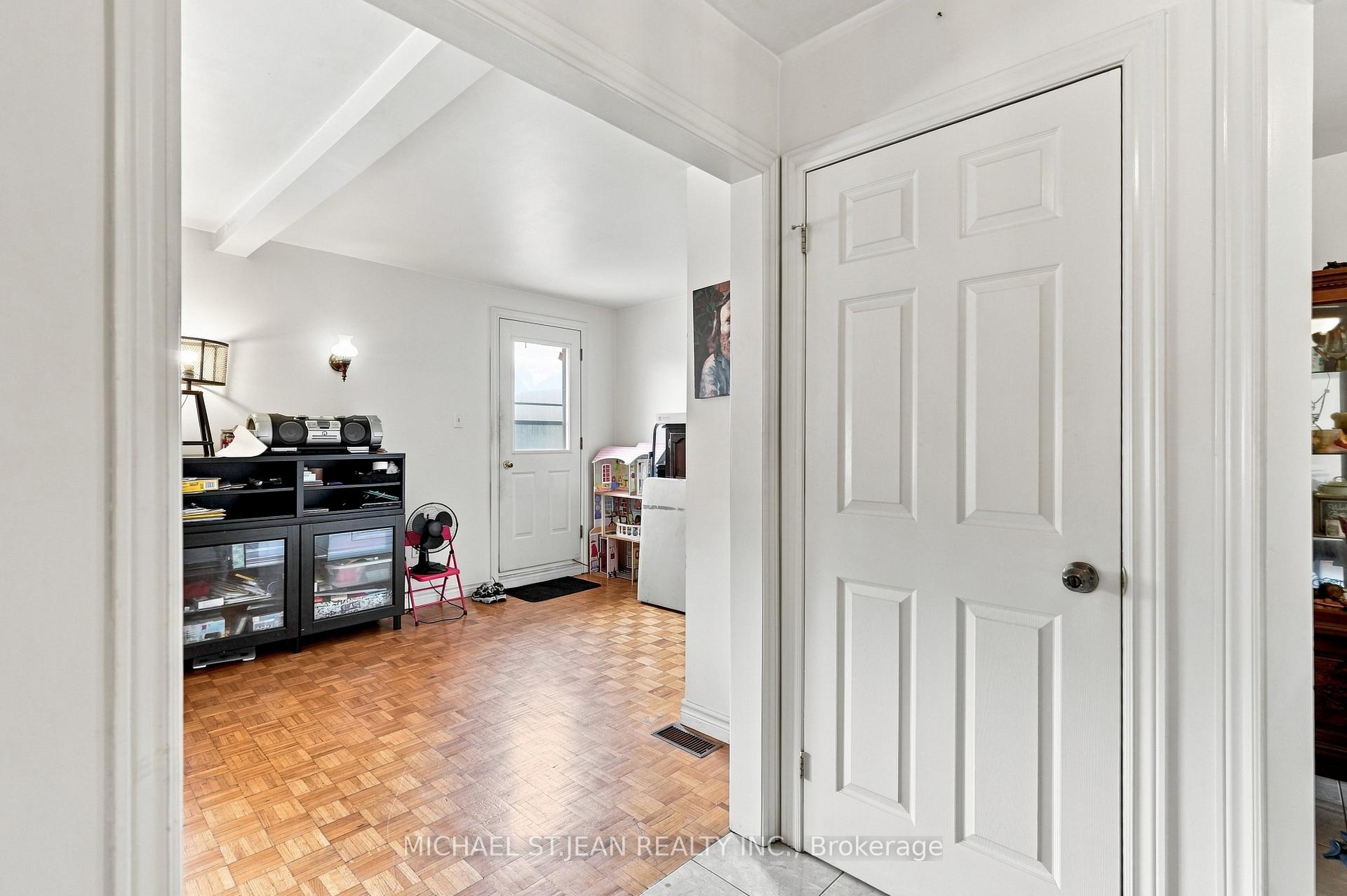 Photo 8 of 105 Rosemont Avenue, Hamilton, Stipley — HOMEH