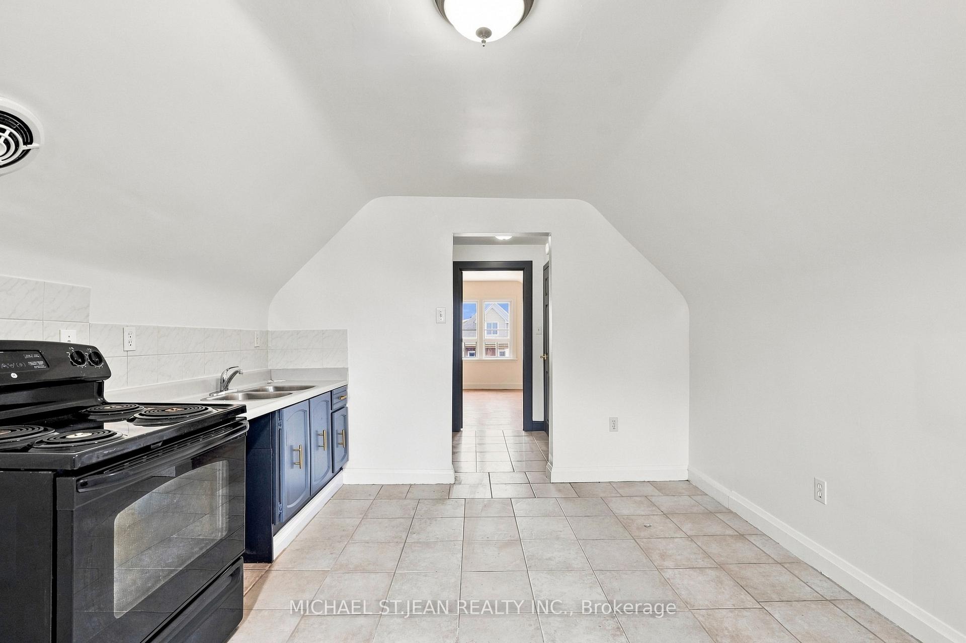 Photo 13 of 105 Rosemont Avenue, Hamilton, Stipley — HOMEH