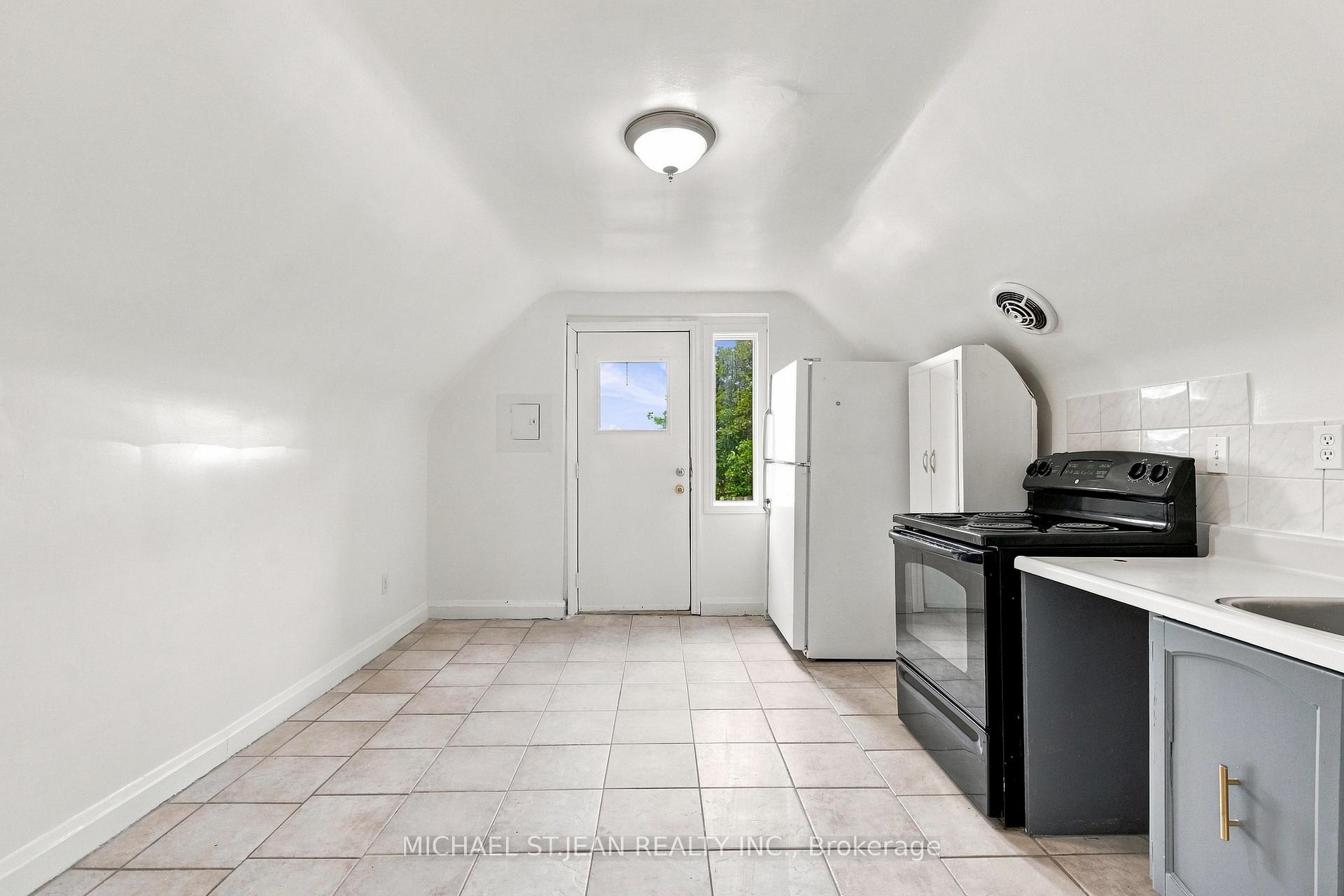 Photo 14 of 105 Rosemont Avenue, Hamilton, Stipley — HOMEH
