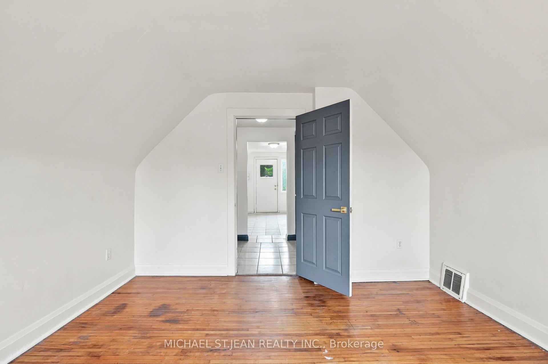 Photo 20 of 105 Rosemont Avenue, Hamilton, Stipley — HOMEH