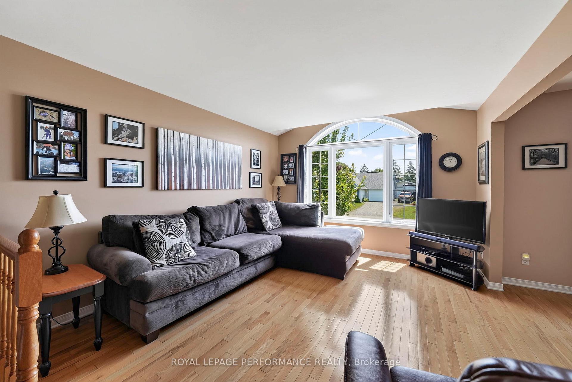 Photo 7 of 79 Hickory Street, South Stormont, Ingleside — HOMEH