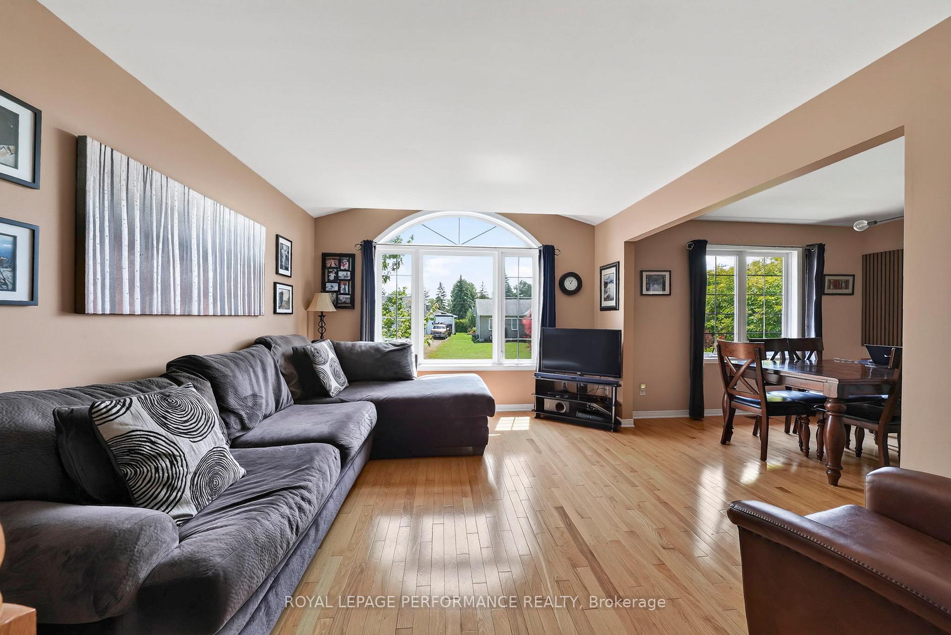Photo 8 of 79 Hickory Street, South Stormont, Ingleside — HOMEH