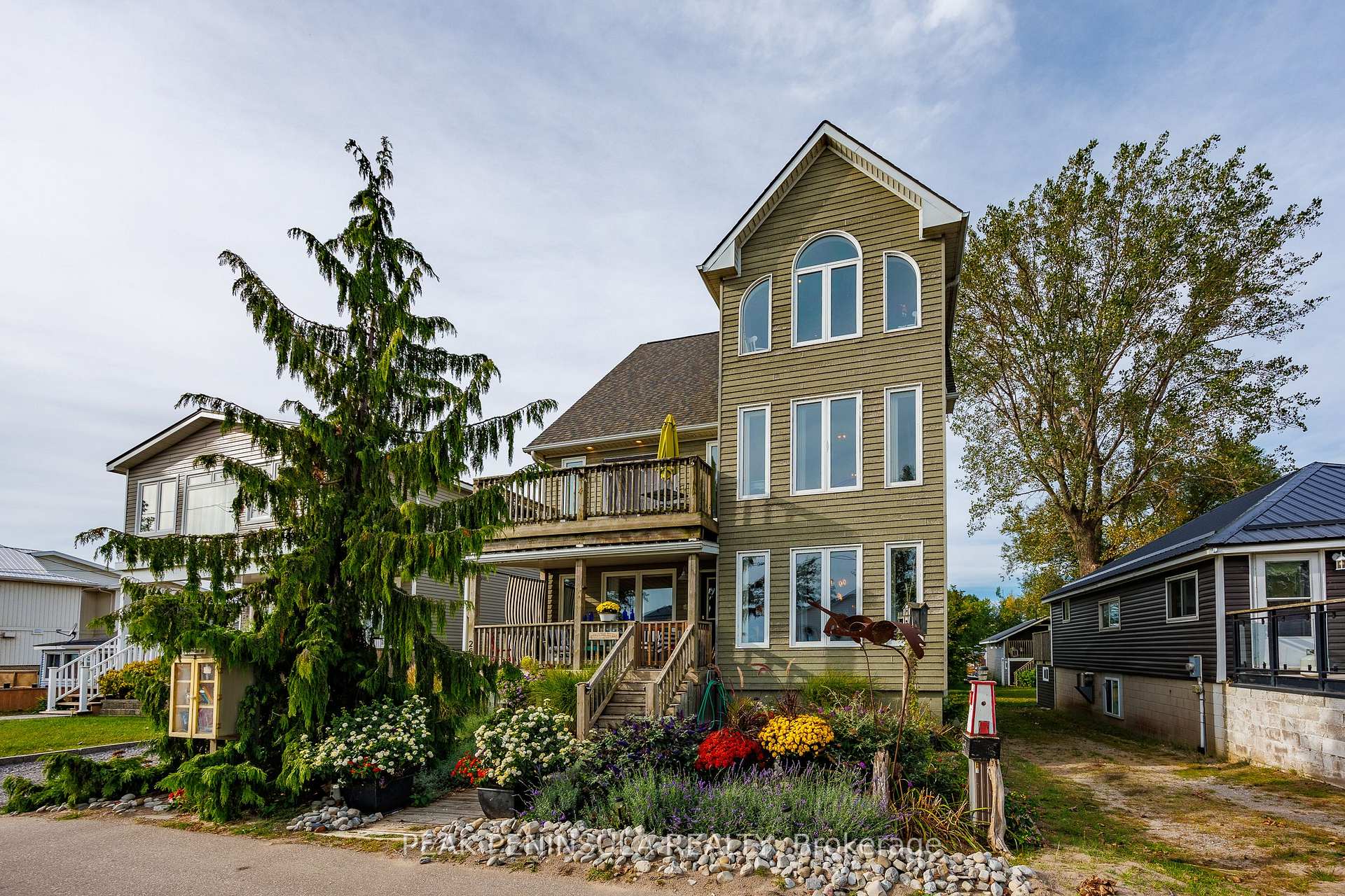 Photo 1 of 26 Erie Boulevard, Norfolk, Long Point — HOMEH