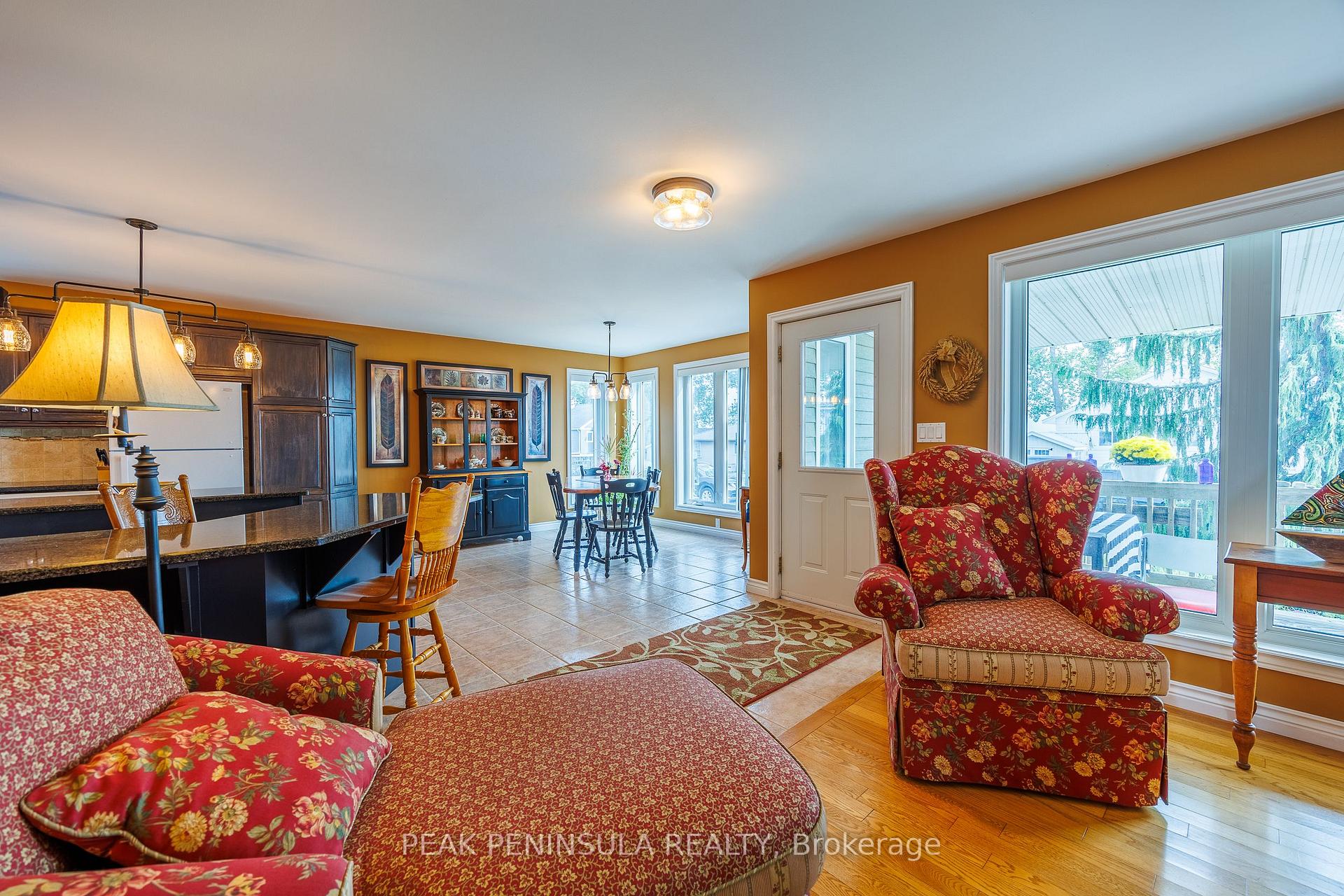 Photo 3 of 26 Erie Boulevard, Norfolk, Long Point — HOMEH