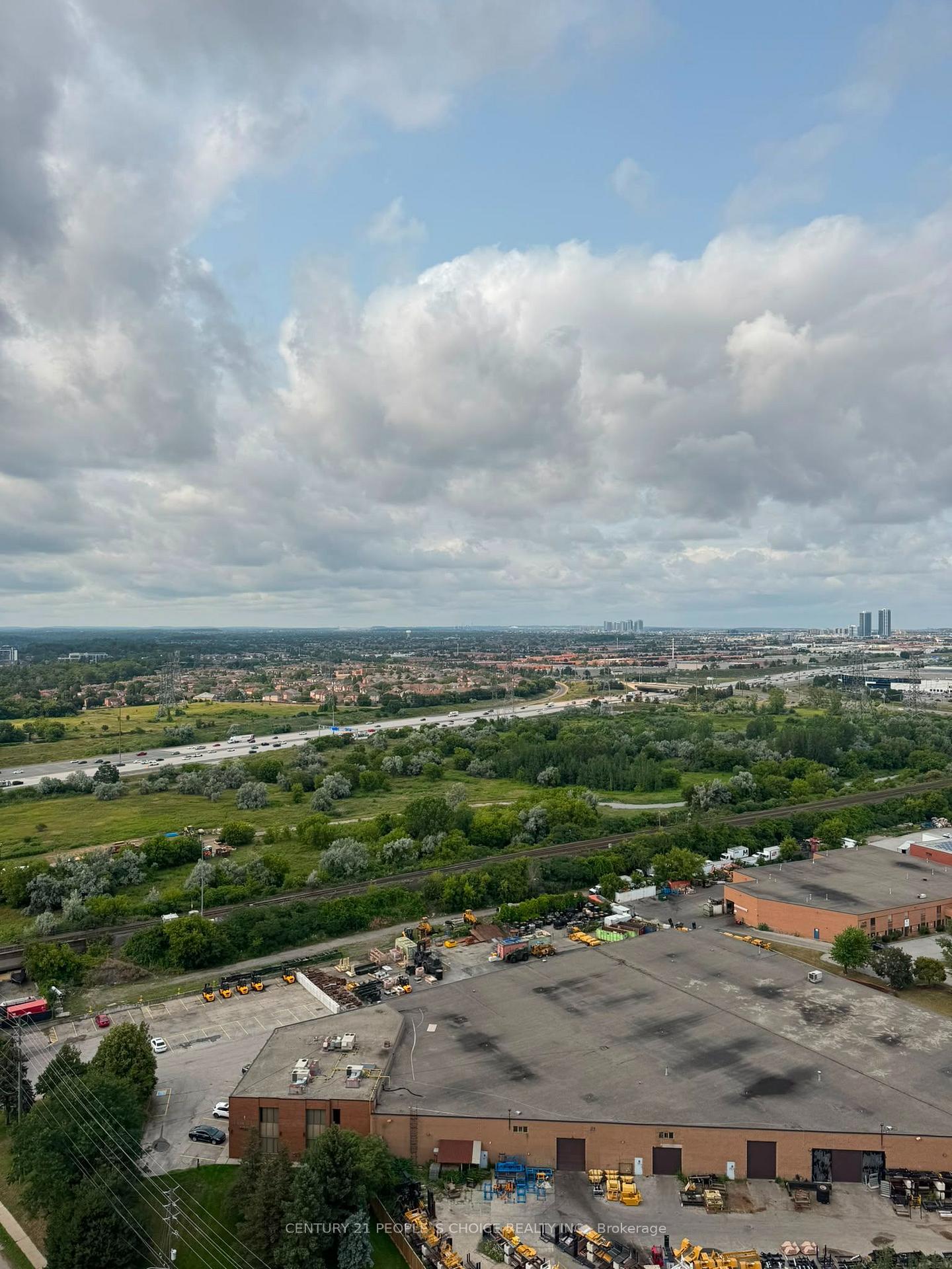 Photo 7 of Unit 2321, 6 Flavelle Trail, Vaughan, Steeles West Industrial — HOMEH