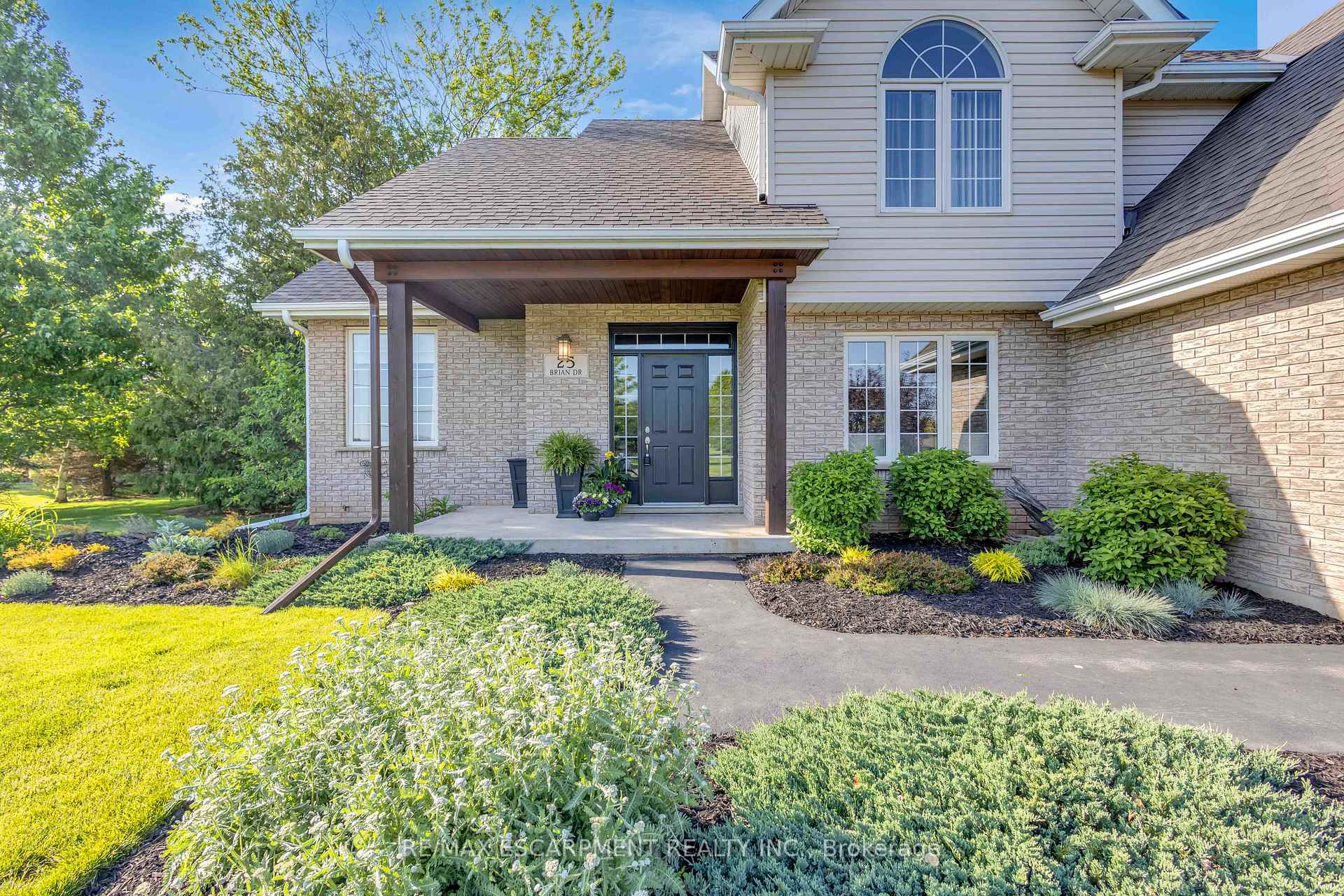 Photo 3 of 25 Brian Drive, Brant, Burford — HOMEH