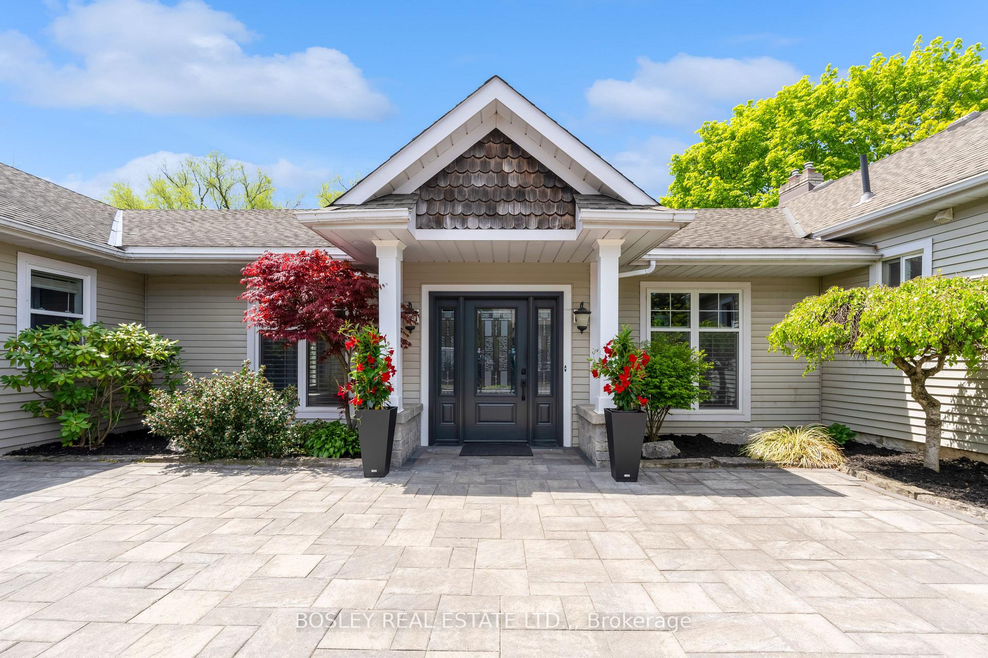 Photo 2 of 166 Lakeshore Road, St. Catharines, Vine/Linwell — HOMEH