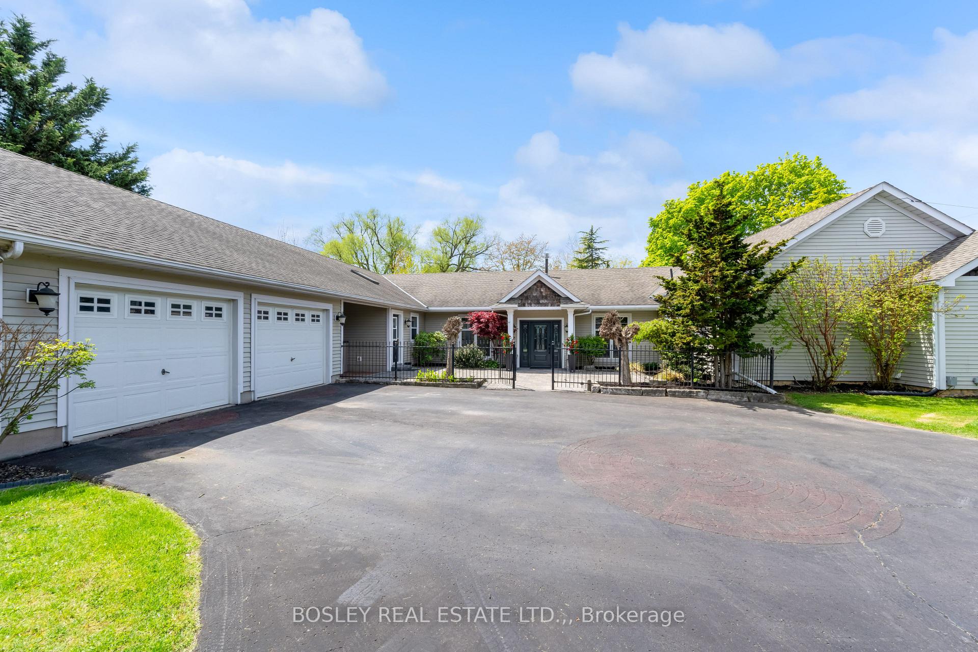 Photo 4 of 166 Lakeshore Road, St. Catharines, Vine/Linwell — HOMEH
