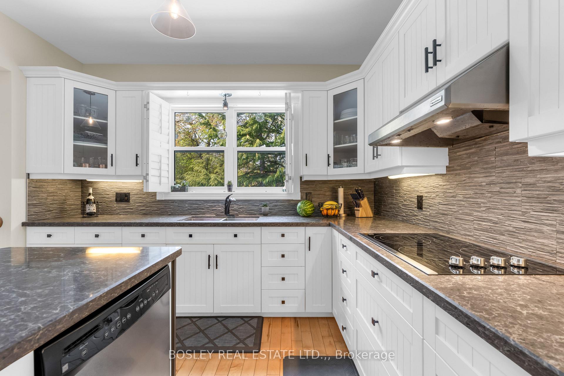 Photo 16 of 166 Lakeshore Road, St. Catharines, Vine/Linwell — HOMEH
