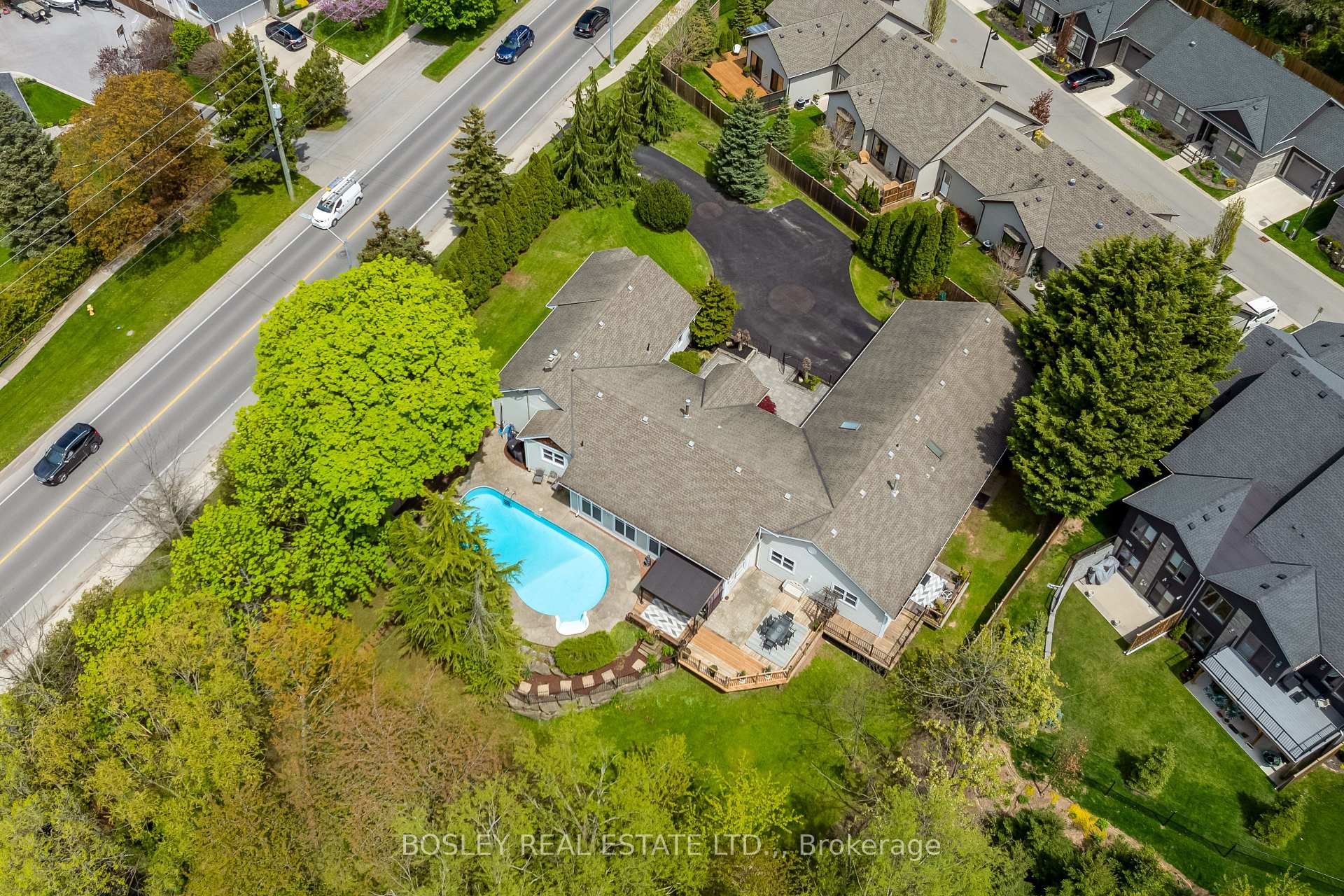Photo of 166 Lakeshore Road