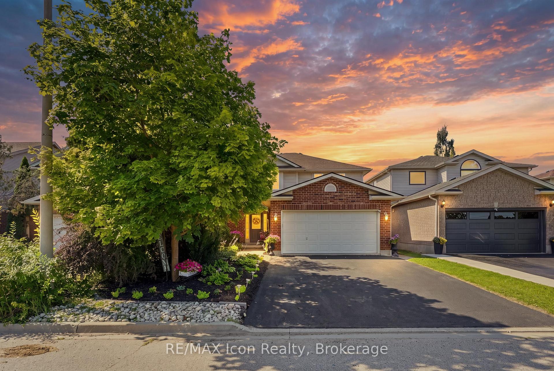 Photo 1 of 43 Moffatt Lane, Guelph, Clairfields/Hanlon Business Park — HOMEH