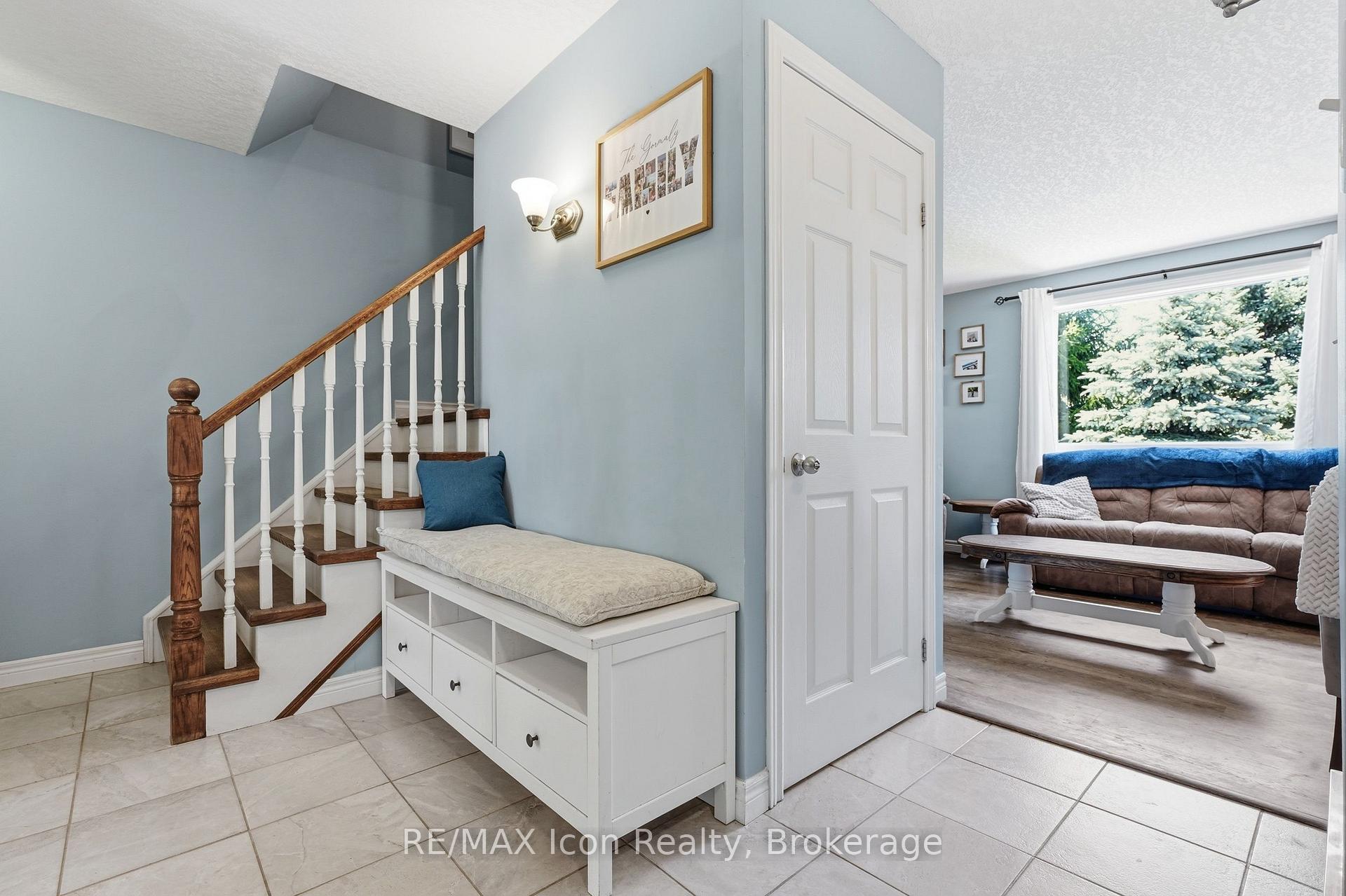 Photo 4 of 43 Moffatt Lane, Guelph, Clairfields/Hanlon Business Park — HOMEH
