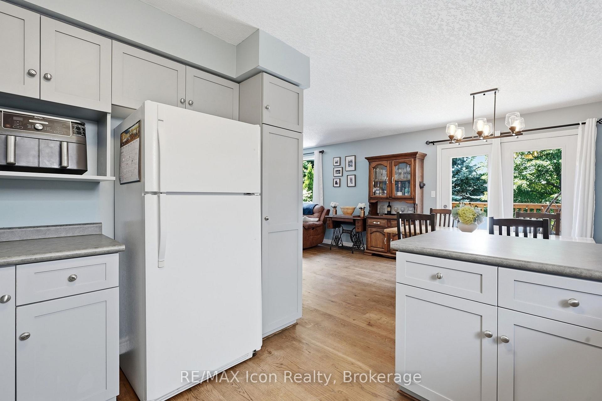 Photo 11 of 43 Moffatt Lane, Guelph, Clairfields/Hanlon Business Park — HOMEH