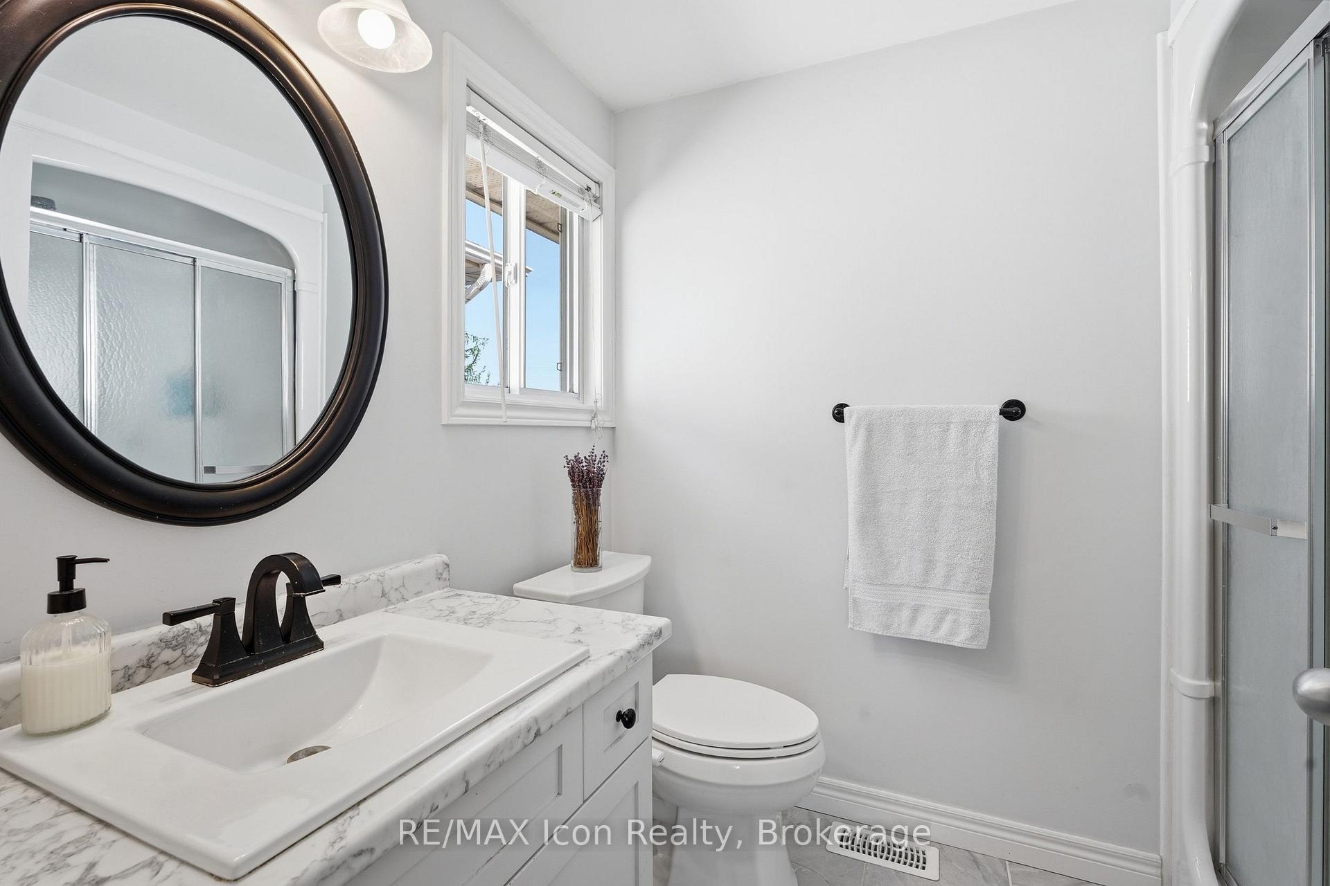 Photo 16 of 43 Moffatt Lane, Guelph, Clairfields/Hanlon Business Park — HOMEH