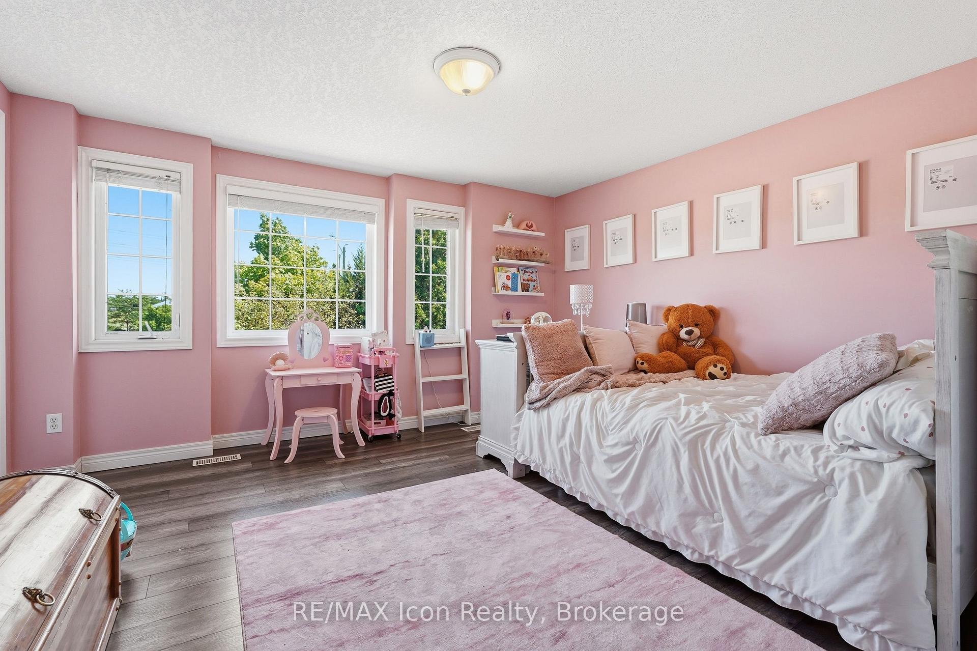 Photo 17 of 43 Moffatt Lane, Guelph, Clairfields/Hanlon Business Park — HOMEH